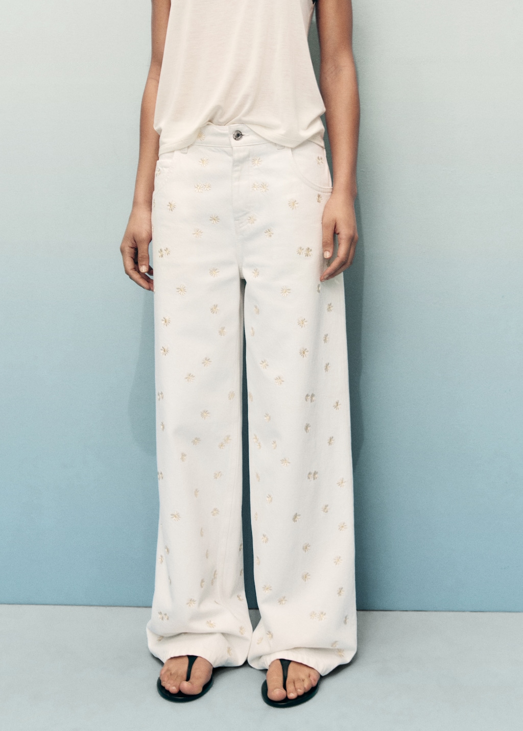 Flower-embroidered wide leg jeans