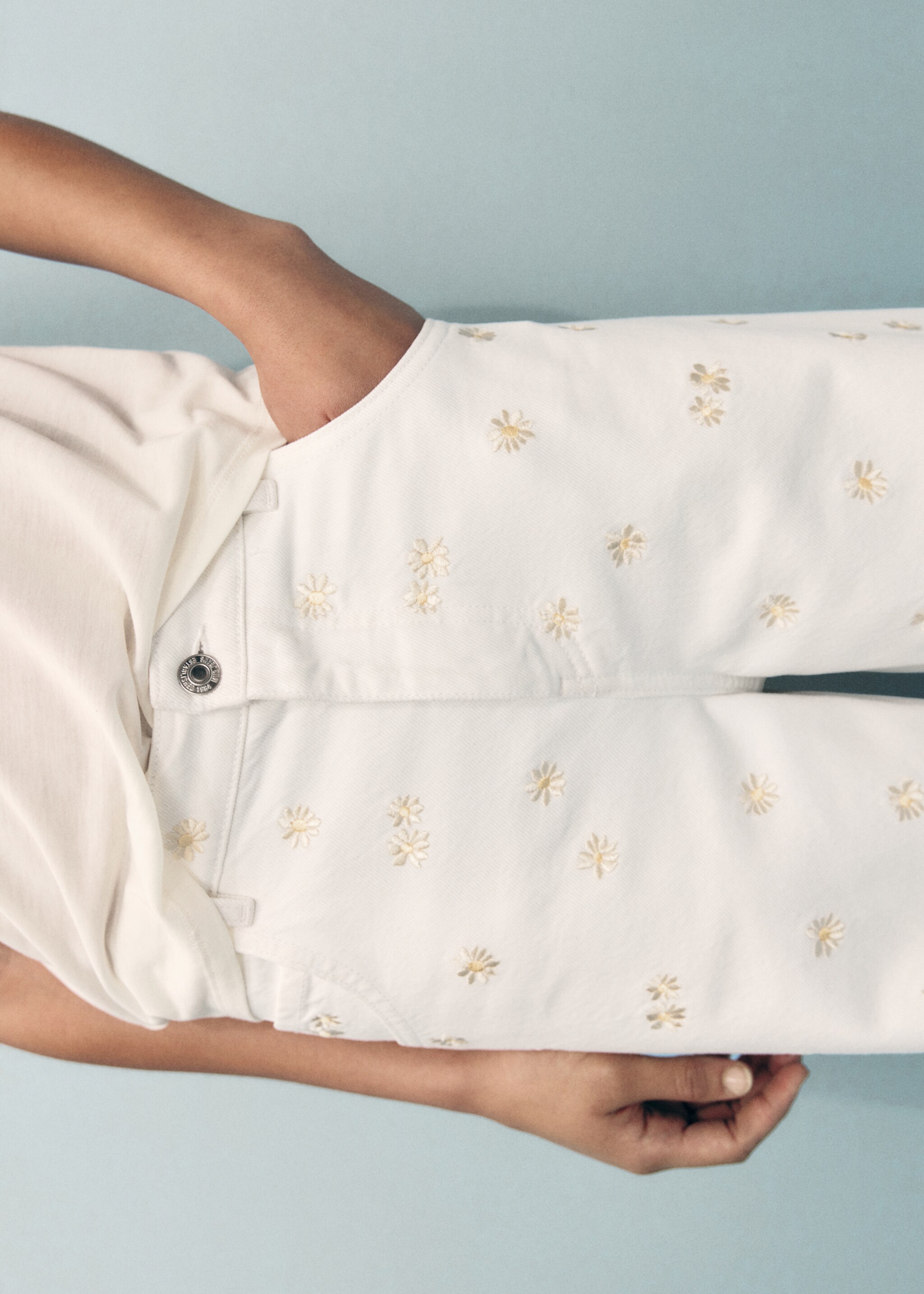 Flower-embroidered wide-leg jeans - Details of the article 6