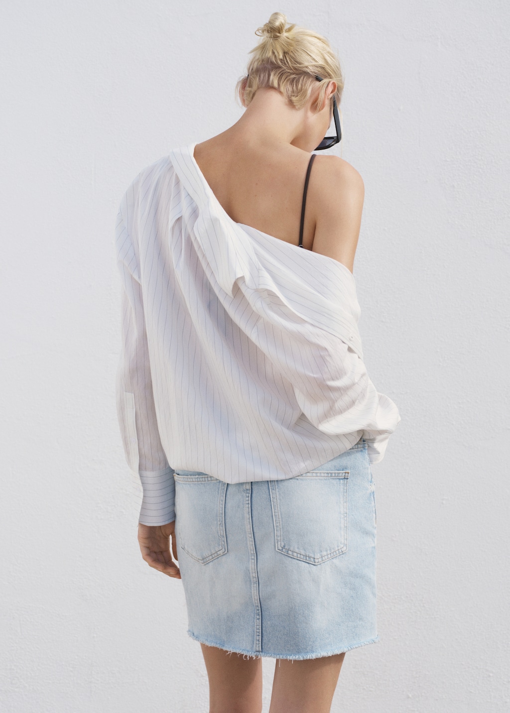 Denim skirt with frayed hem