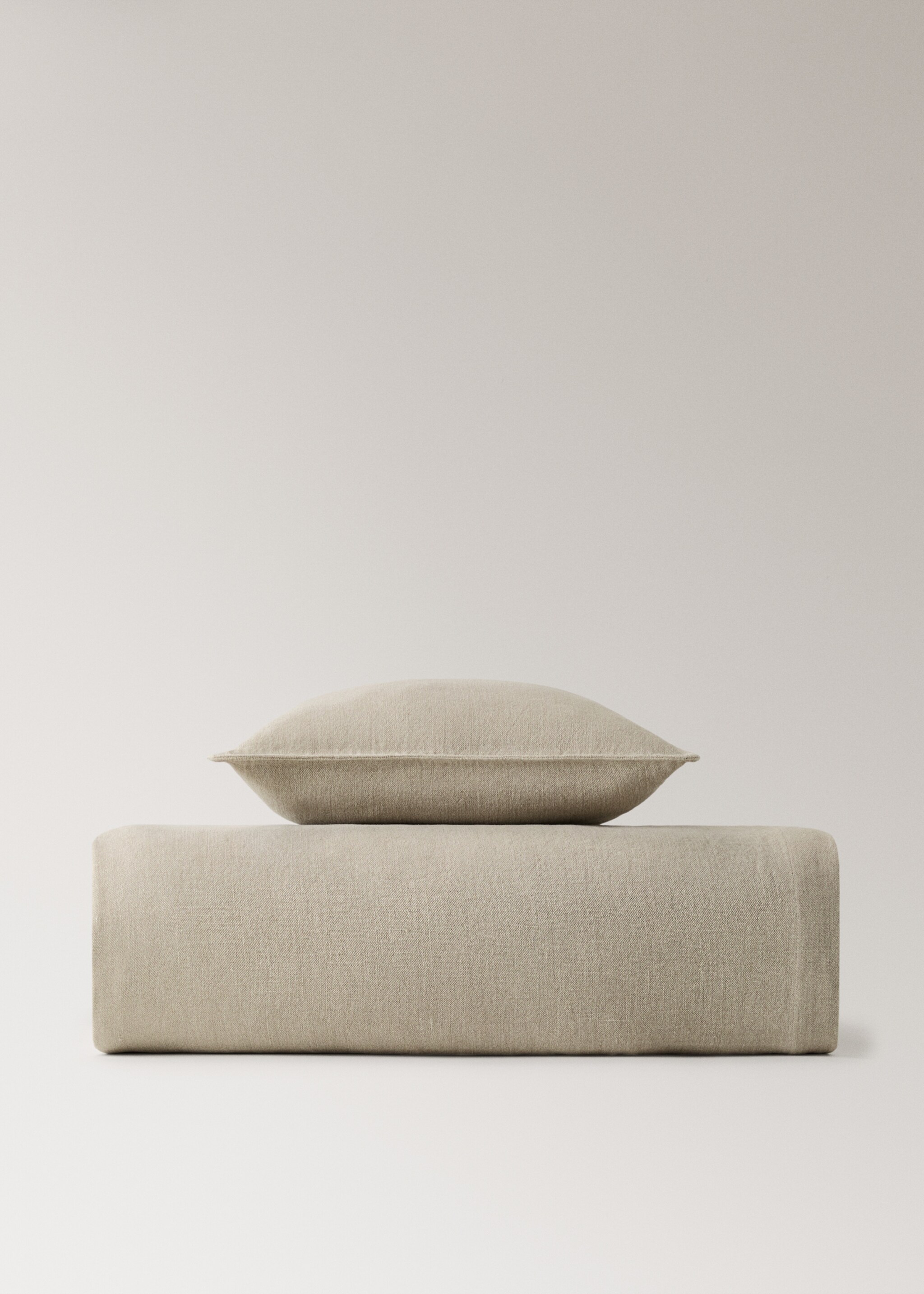 Garment-dyed linen bedspread  130/150 cm - Details of the article 3