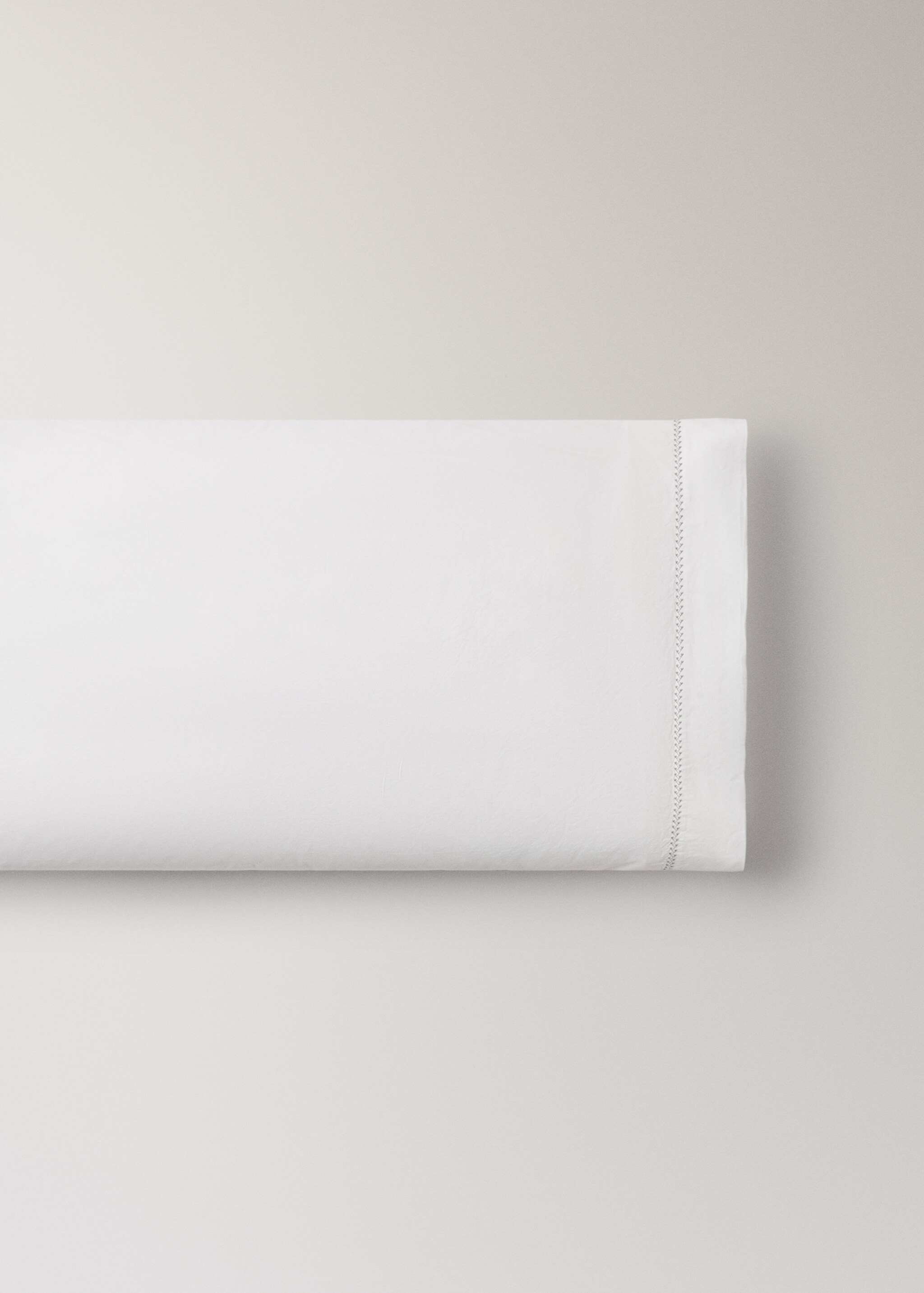 Kissenbezug aus gewaschenem Baumwollperkal mit Zickzack-Steppung 45x110 cm - Artikel ohne Model, Cremeweiß. Ref: 17051525-00.