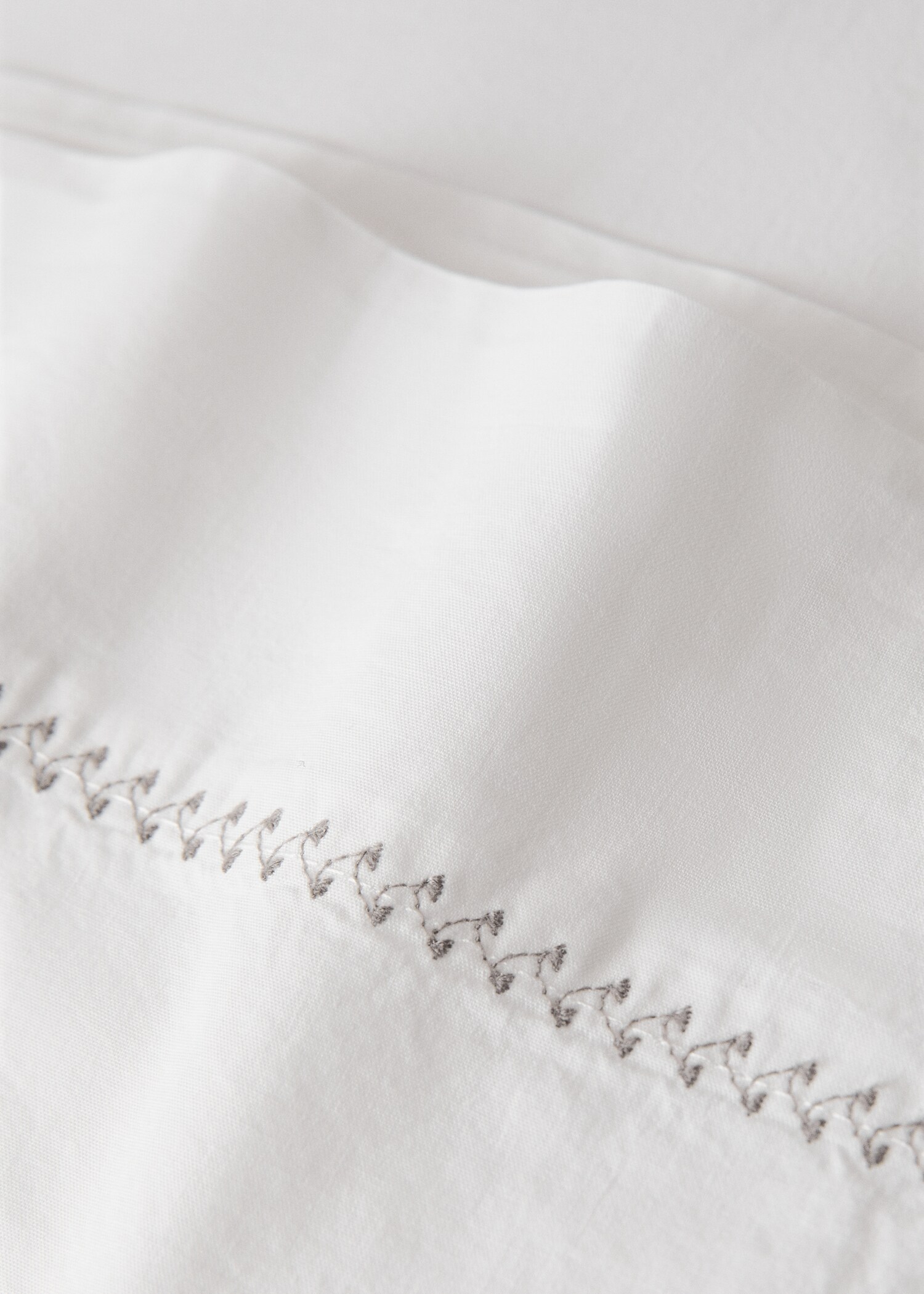 Washed cotton percale pillowcase with zigzag topstitching 45x110 cm - Details of the article 2