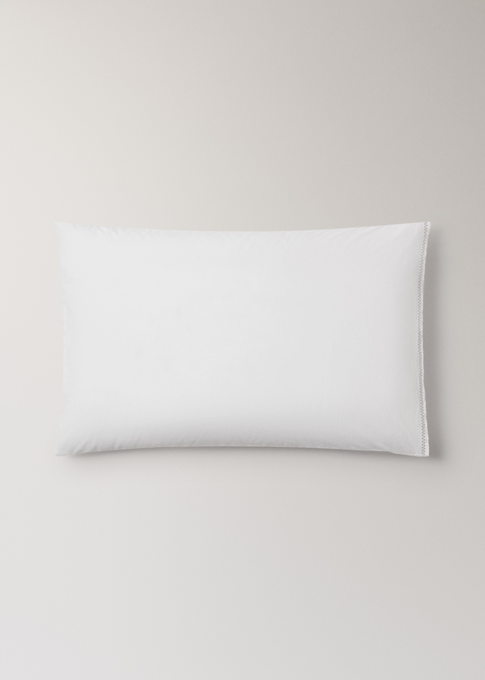 Washed cotton percale pillowcase with zigzag stitching 50x75 cm - Article without model, Off White. Ref: 17051526-00.