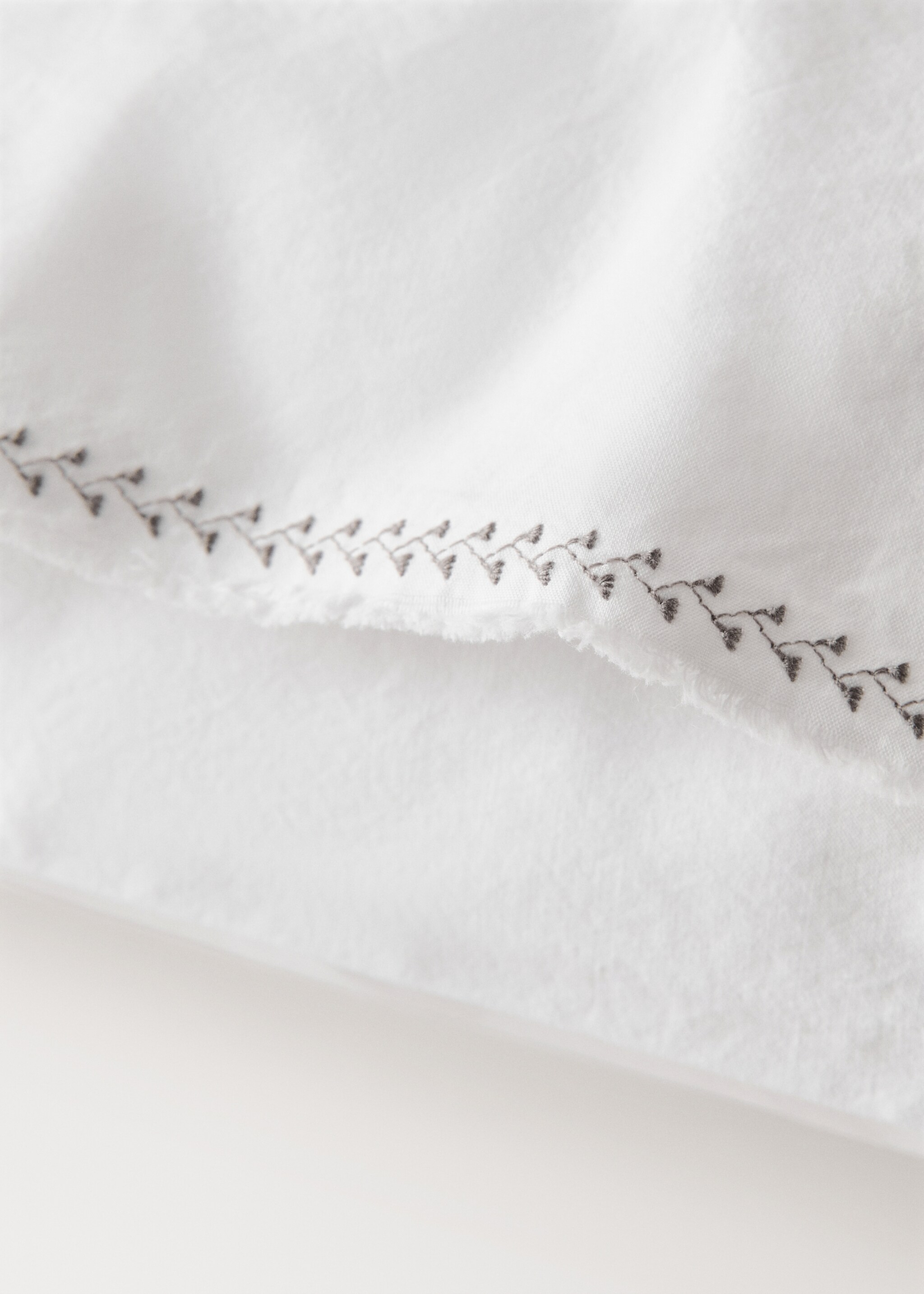 Washed cotton percale pillowcase with zigzag stitching 50x75 cm - Details of the article 3, Off White. Ref: 17051526-00.
