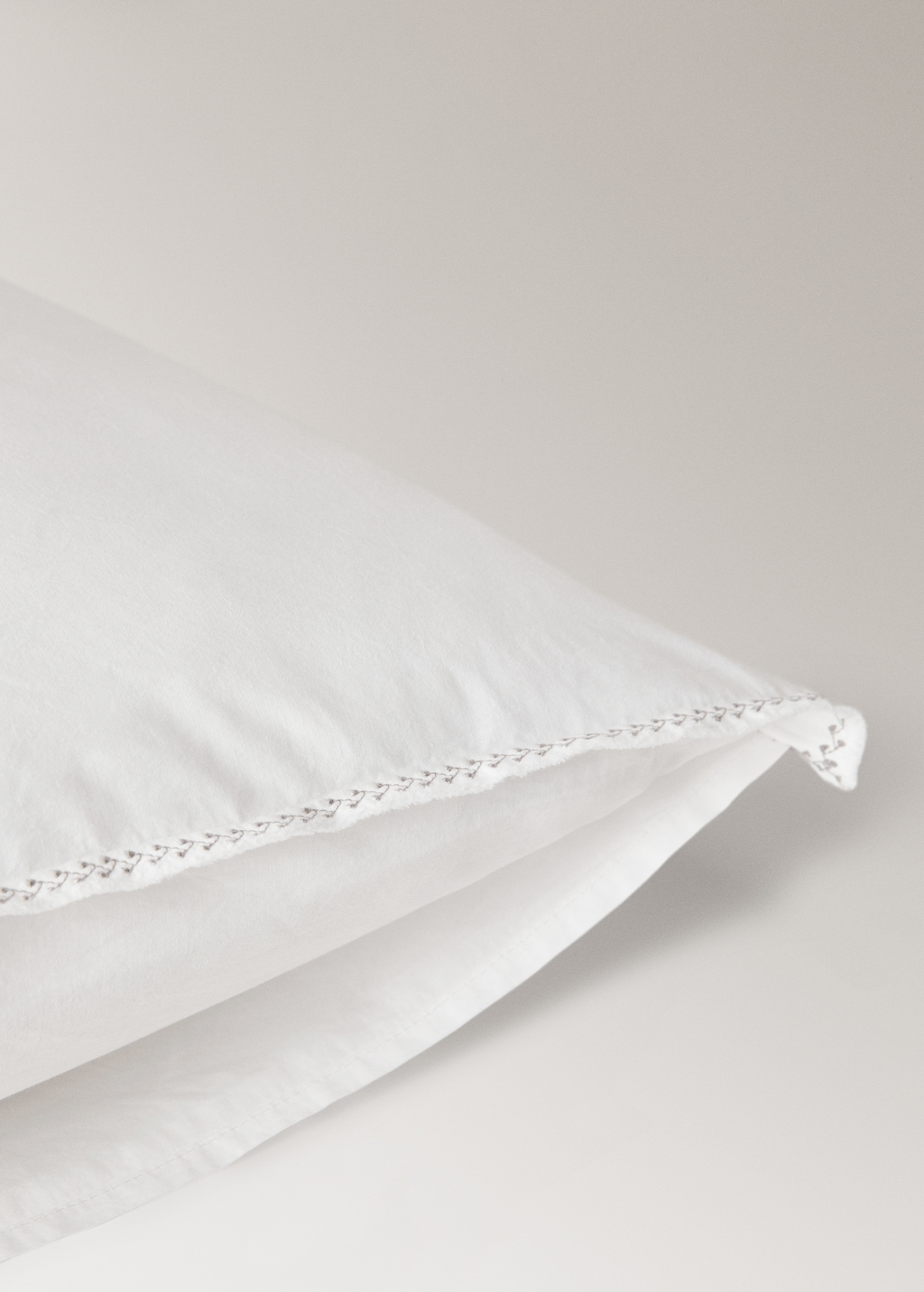 Washed cotton percale pillowcase with zigzag stitching 60x60 cm