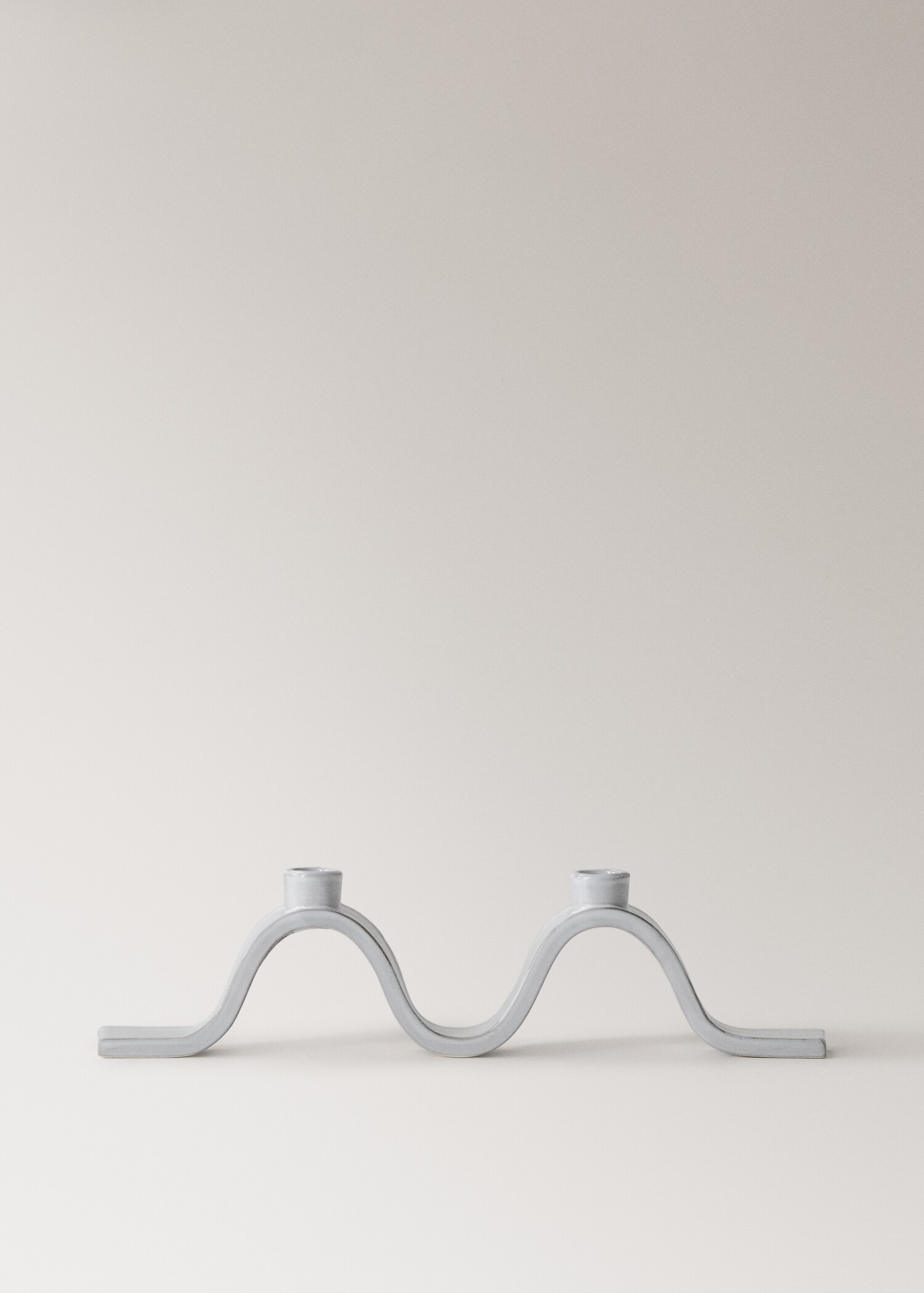Stoneware candlestick with wave design glossy finish - Article without model