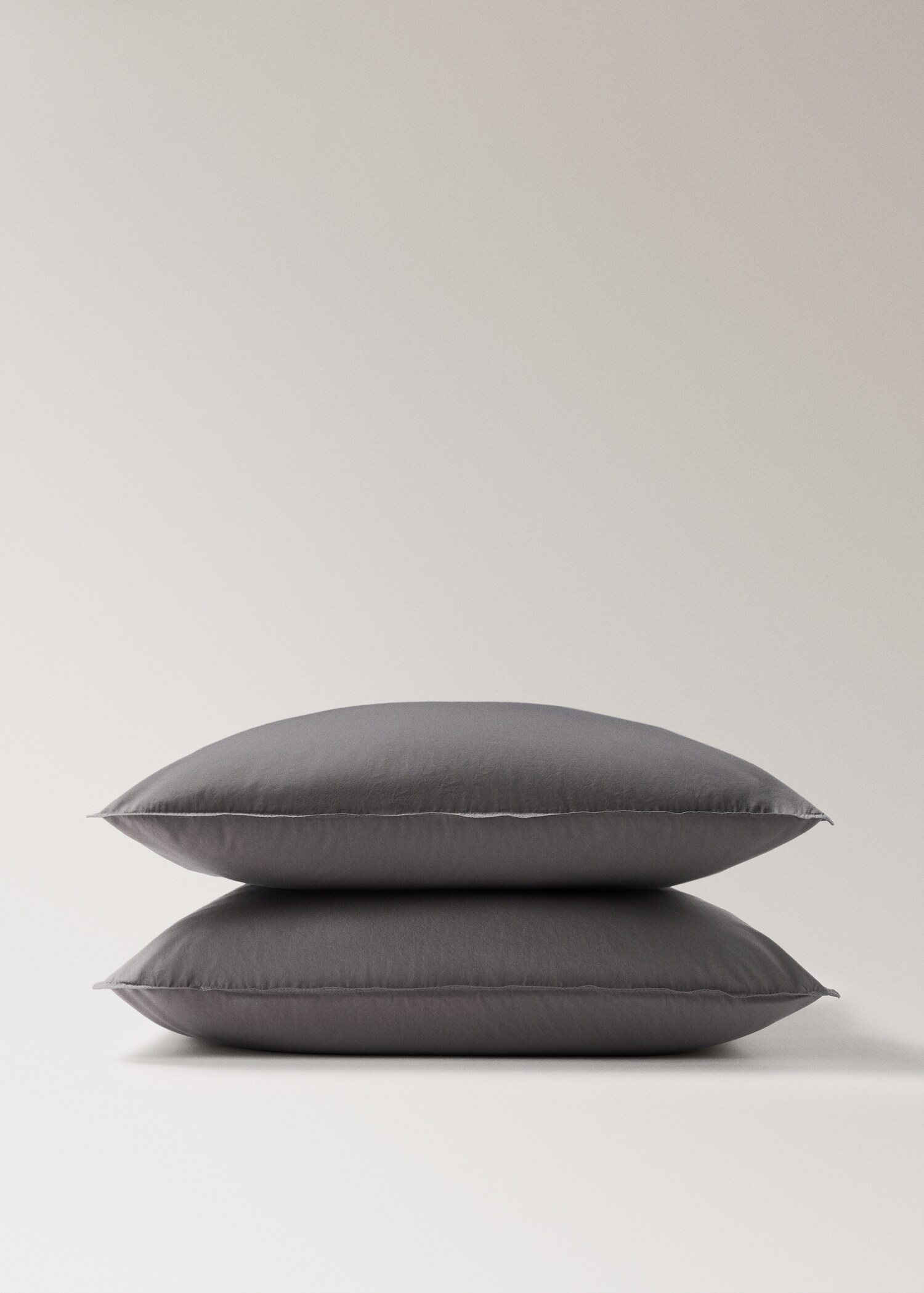 Two cotton poplin pillowcases with double stitching 60x60 cm - Details of the article 1