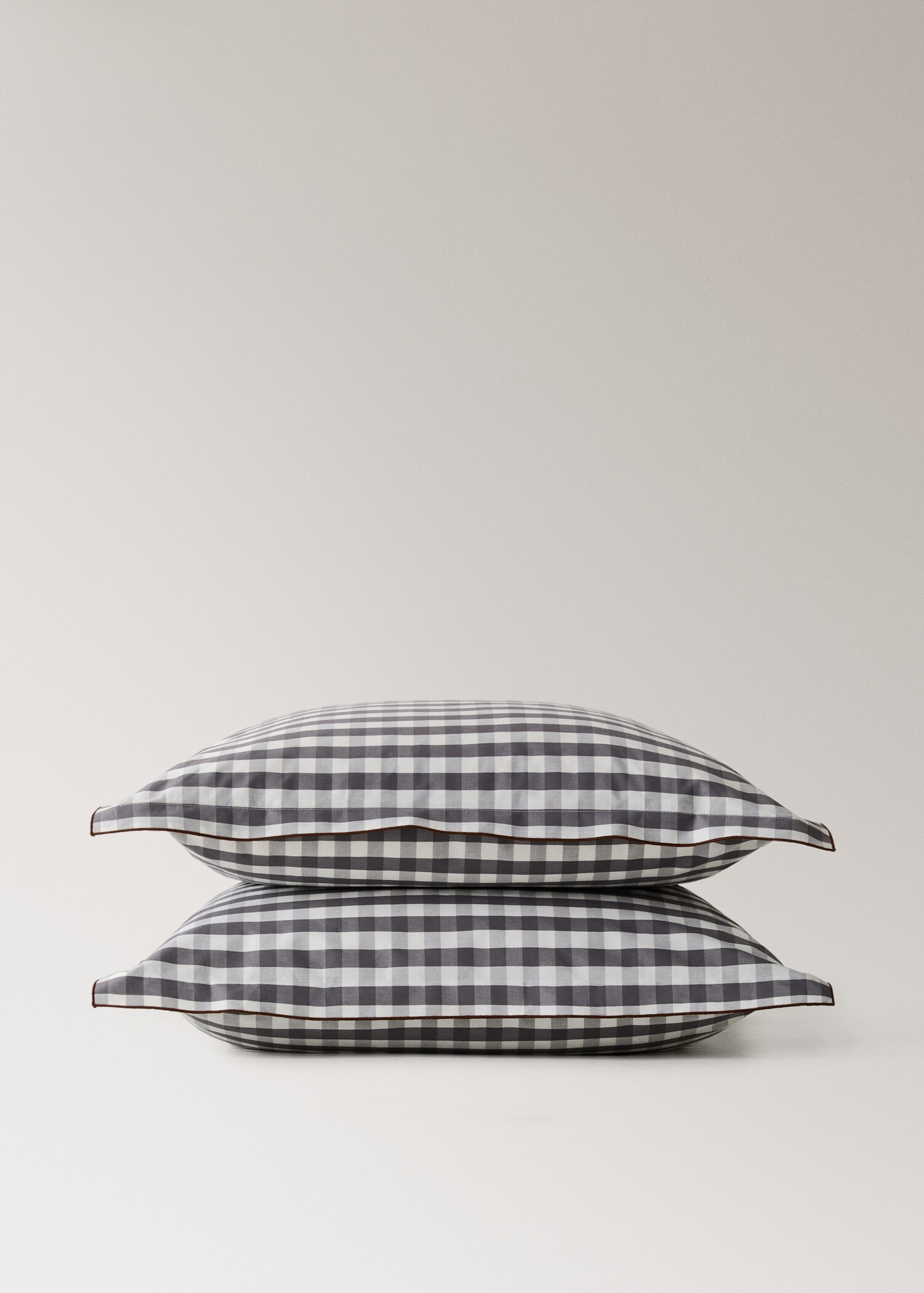 Two percale cotton gingham check pillowcases 60x60 cm - Details of the article 1