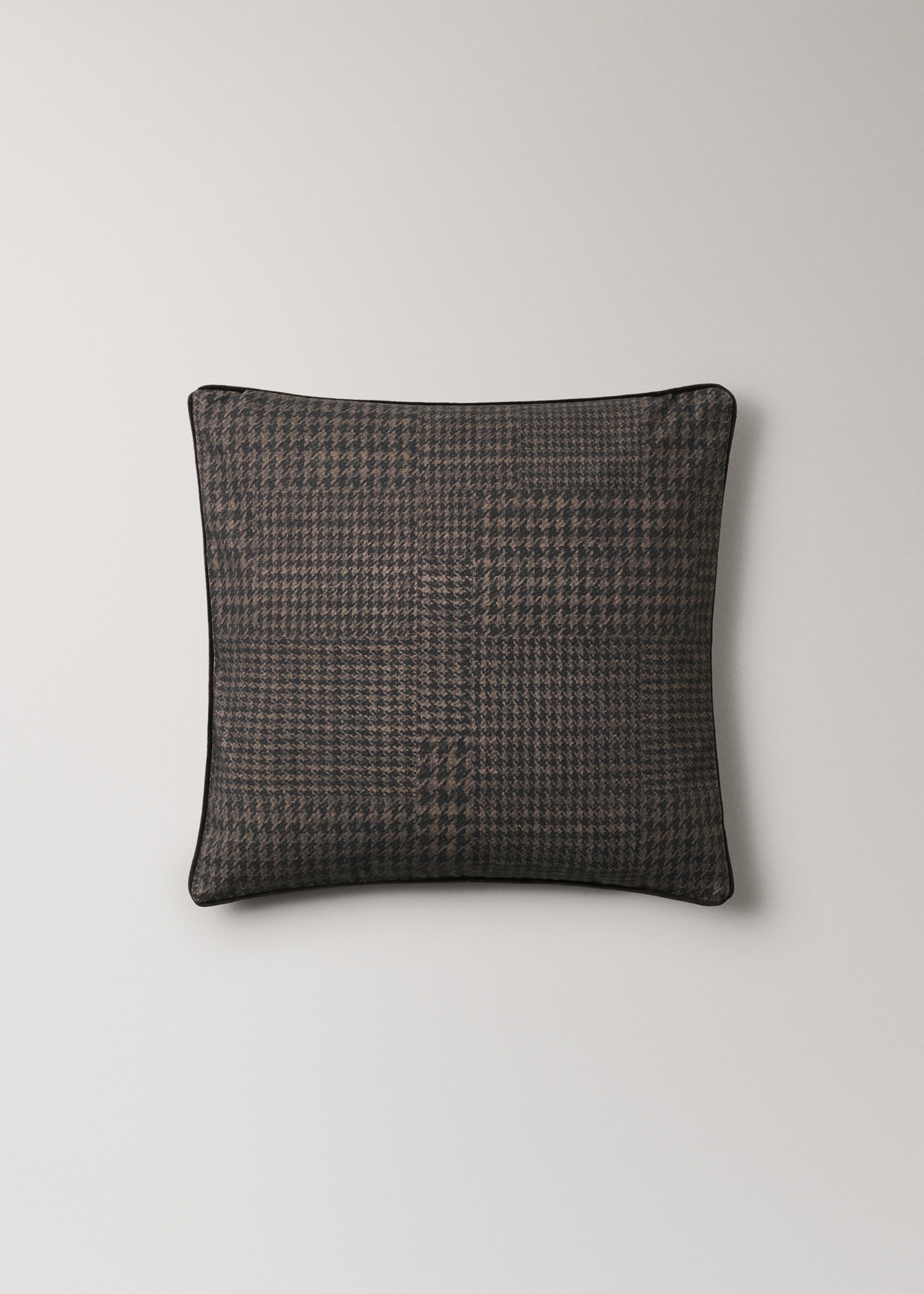 Houndstooth cushion cover with trim - Article without model, Brown. Ref: 17051581-00.