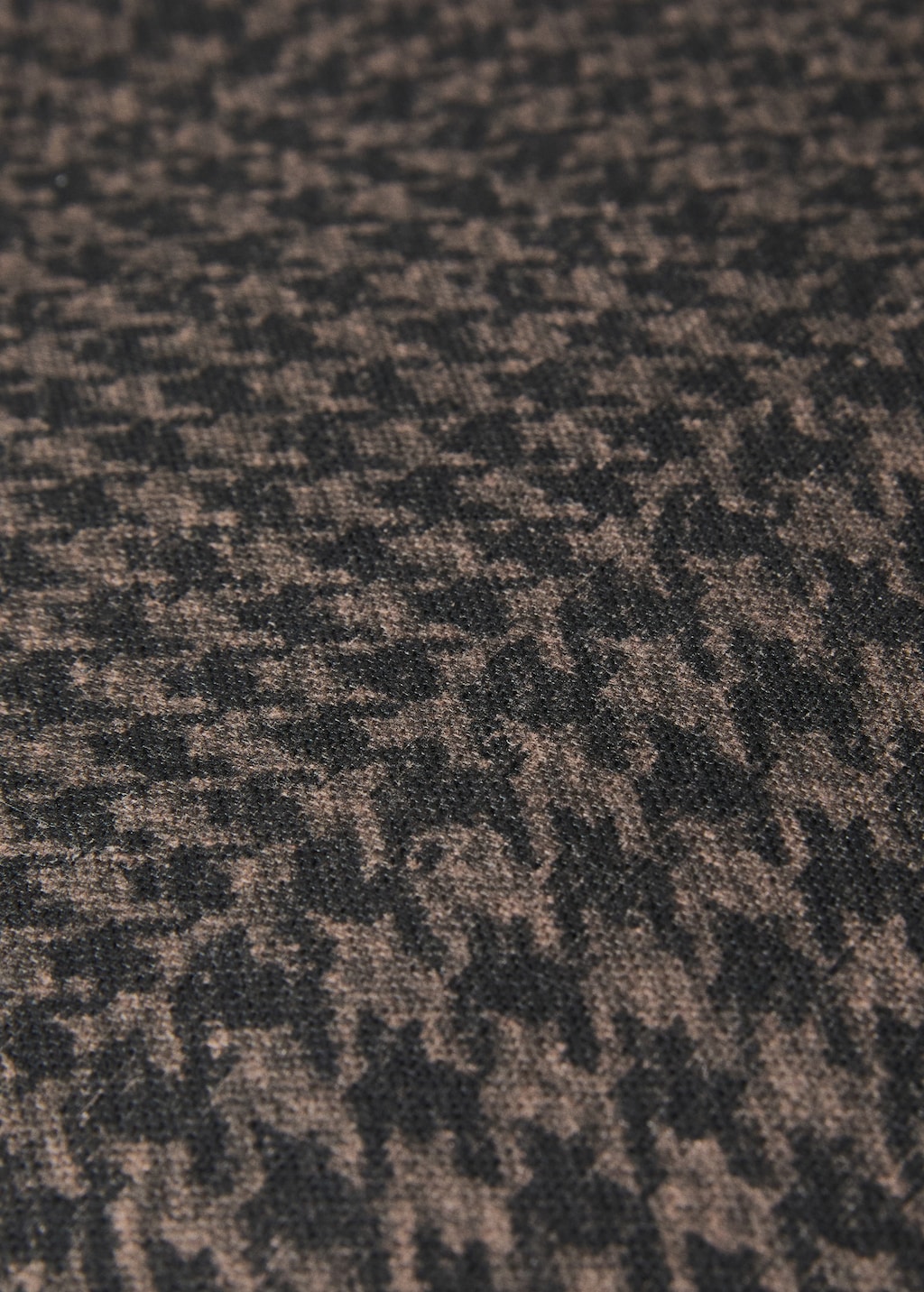 Houndstooth cushion cover with trim