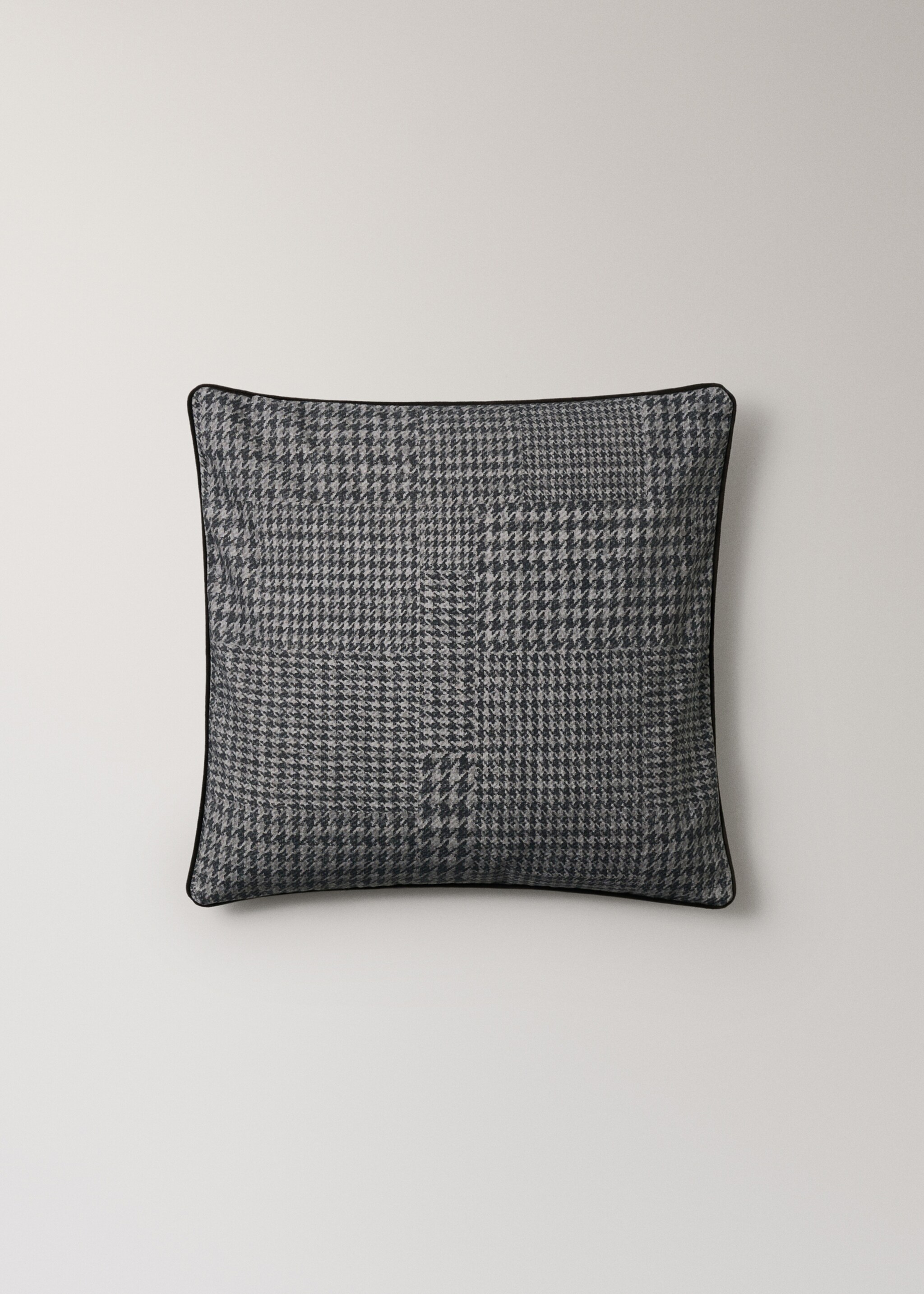 Houndstooth cushion cover with trim - Article without model, Grey. Ref: 17051581-00.