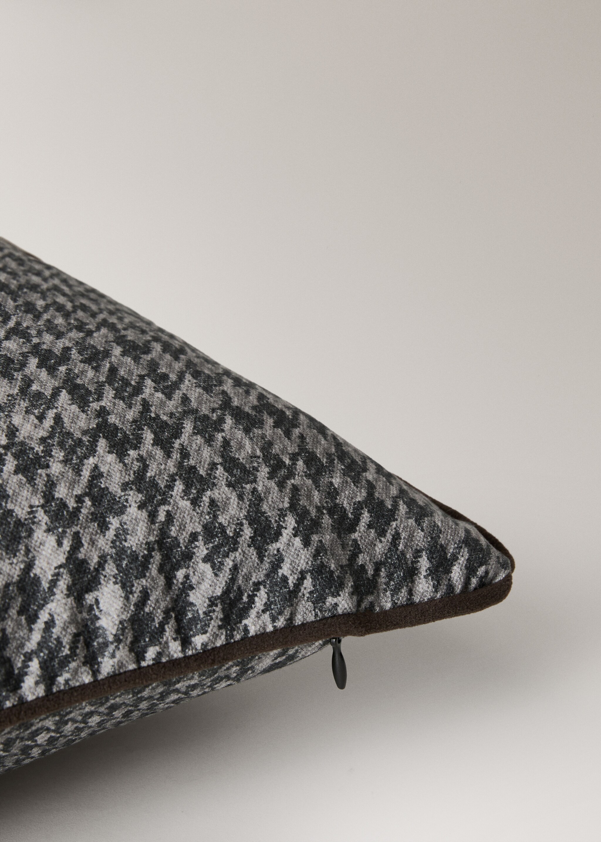 Houndstooth cushion cover with trim - Details of the article 1, Grey. Ref: 17051581-00.