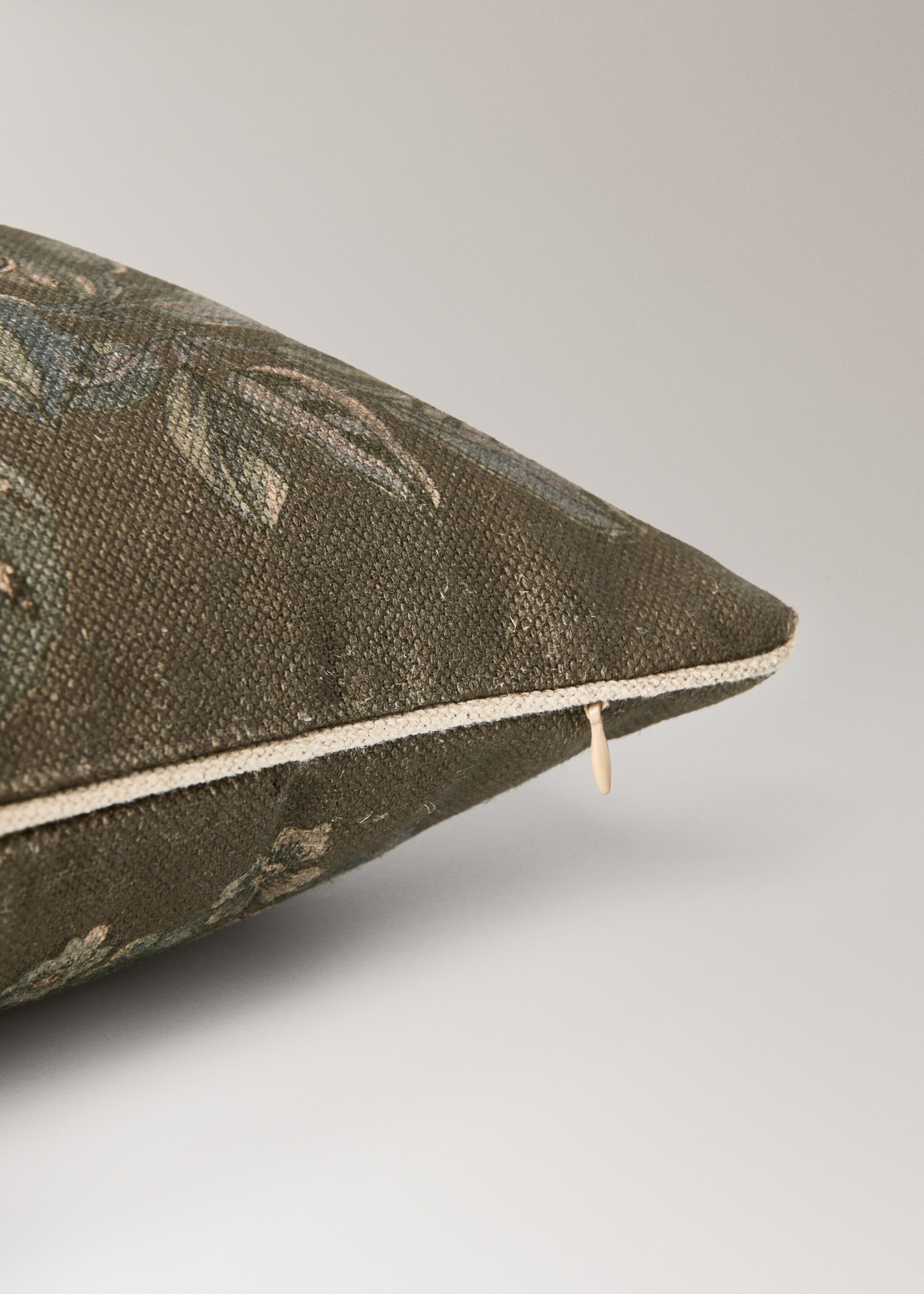 Flower print linen cushion cover 50x50 cm - Details of the article 1, Green. Ref: 17051592-00.