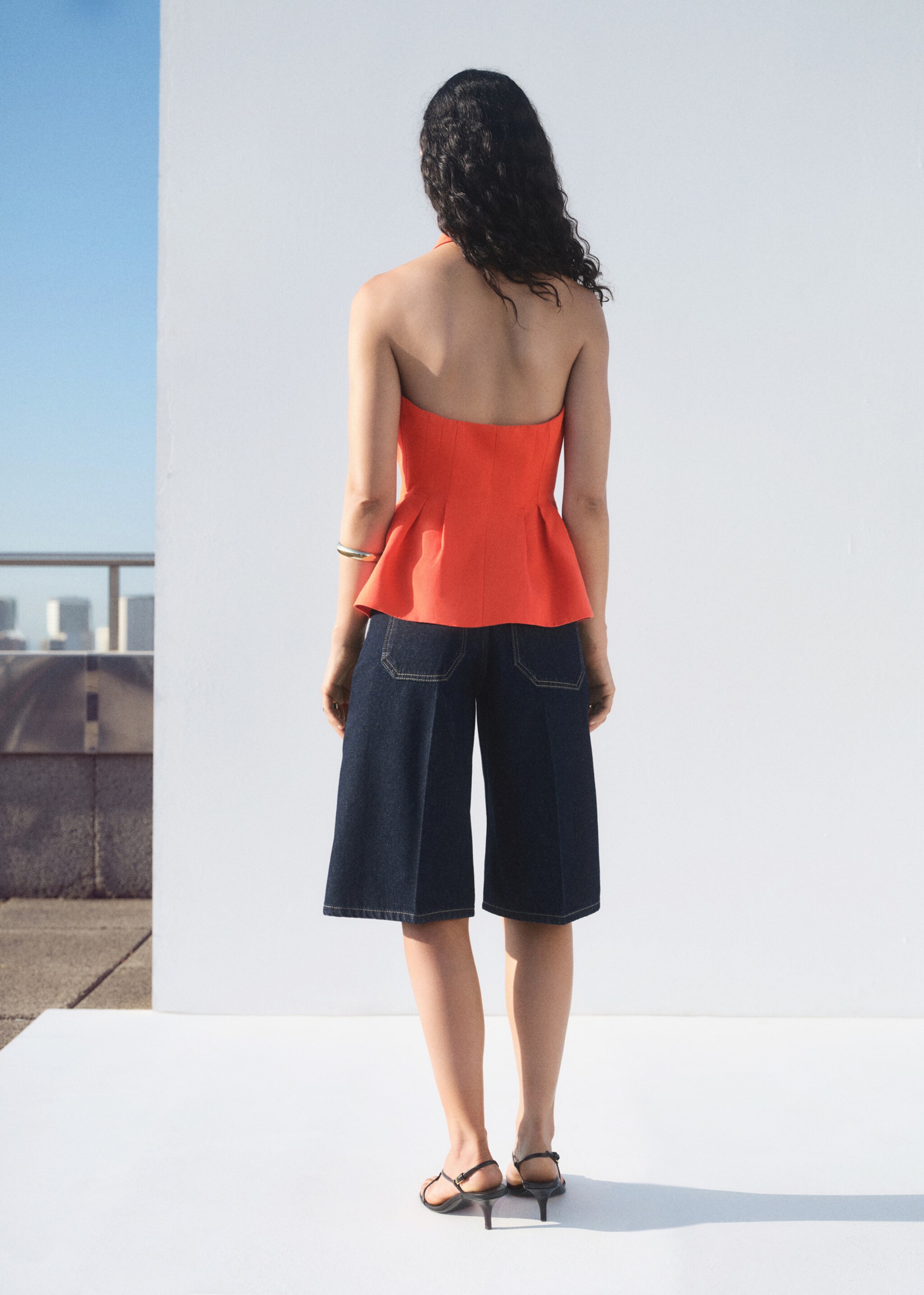 Colete peplum com gola halter - Verso do artigo