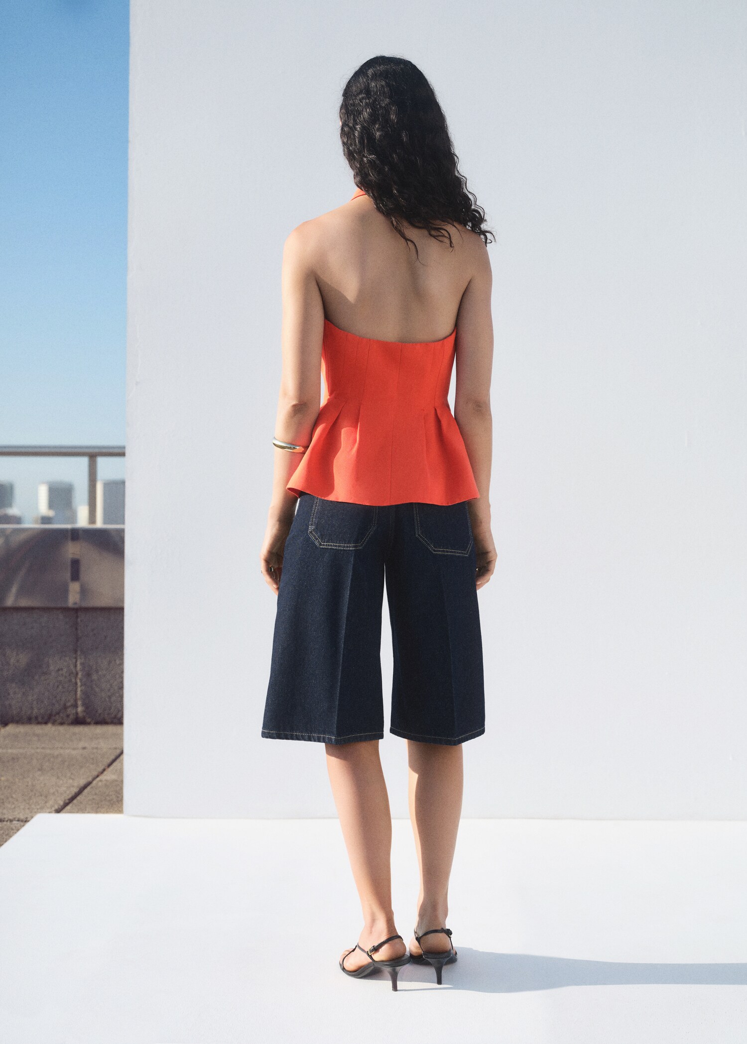 Colete peplum com gola halter - Verso do artigo