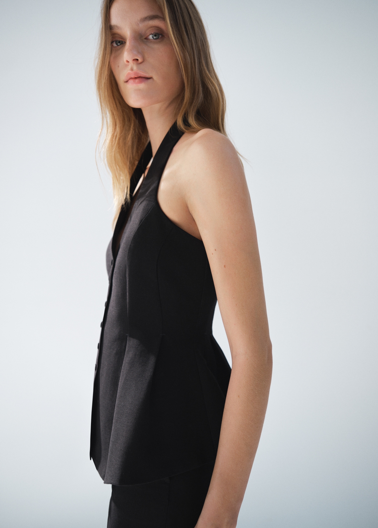 Colete peplum com gola halter - Pormenor do artigo 7