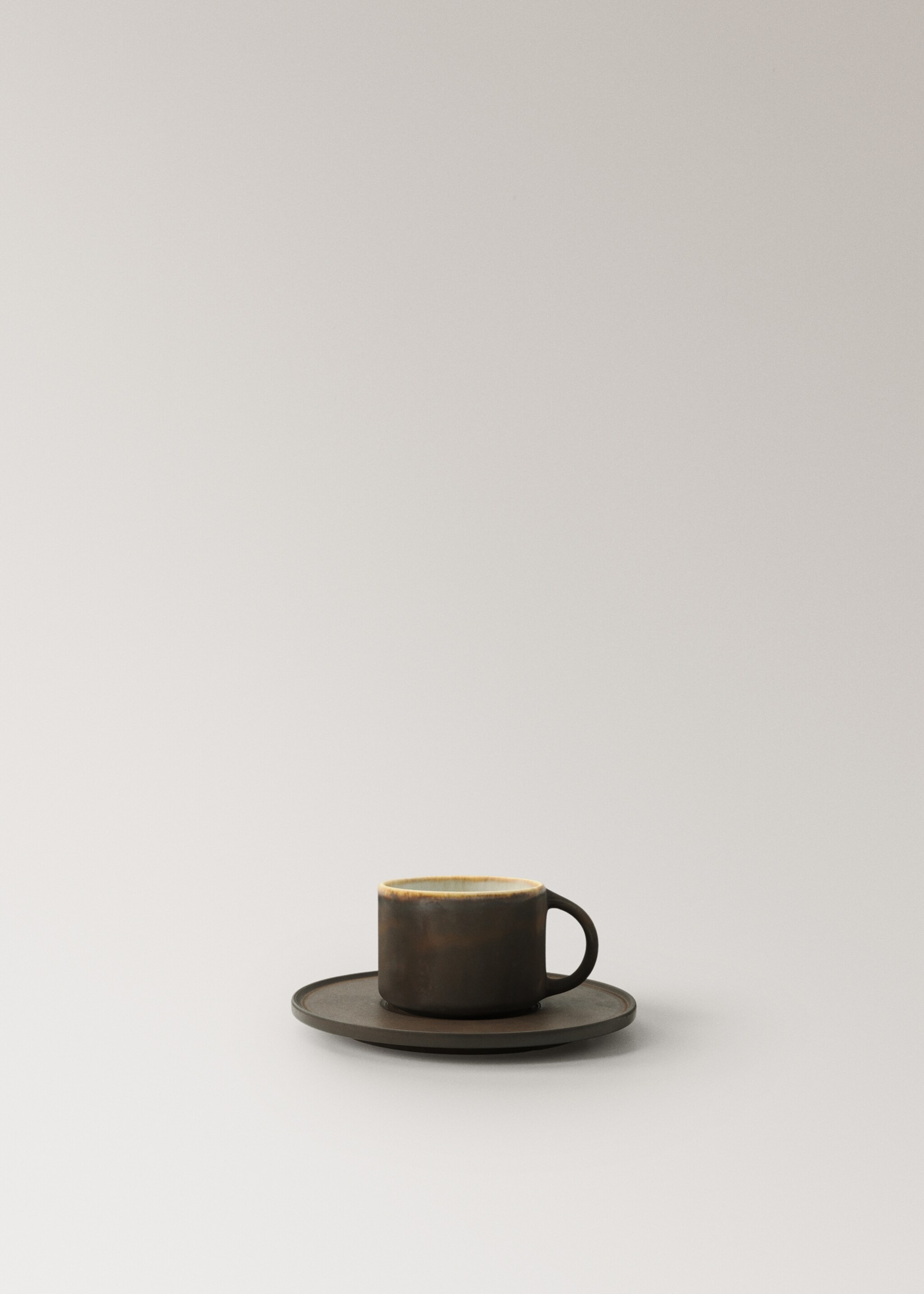 Matte Steingutbecher - Artikel ohne Model, Kaffeebraun. Ref: 17052039-00.