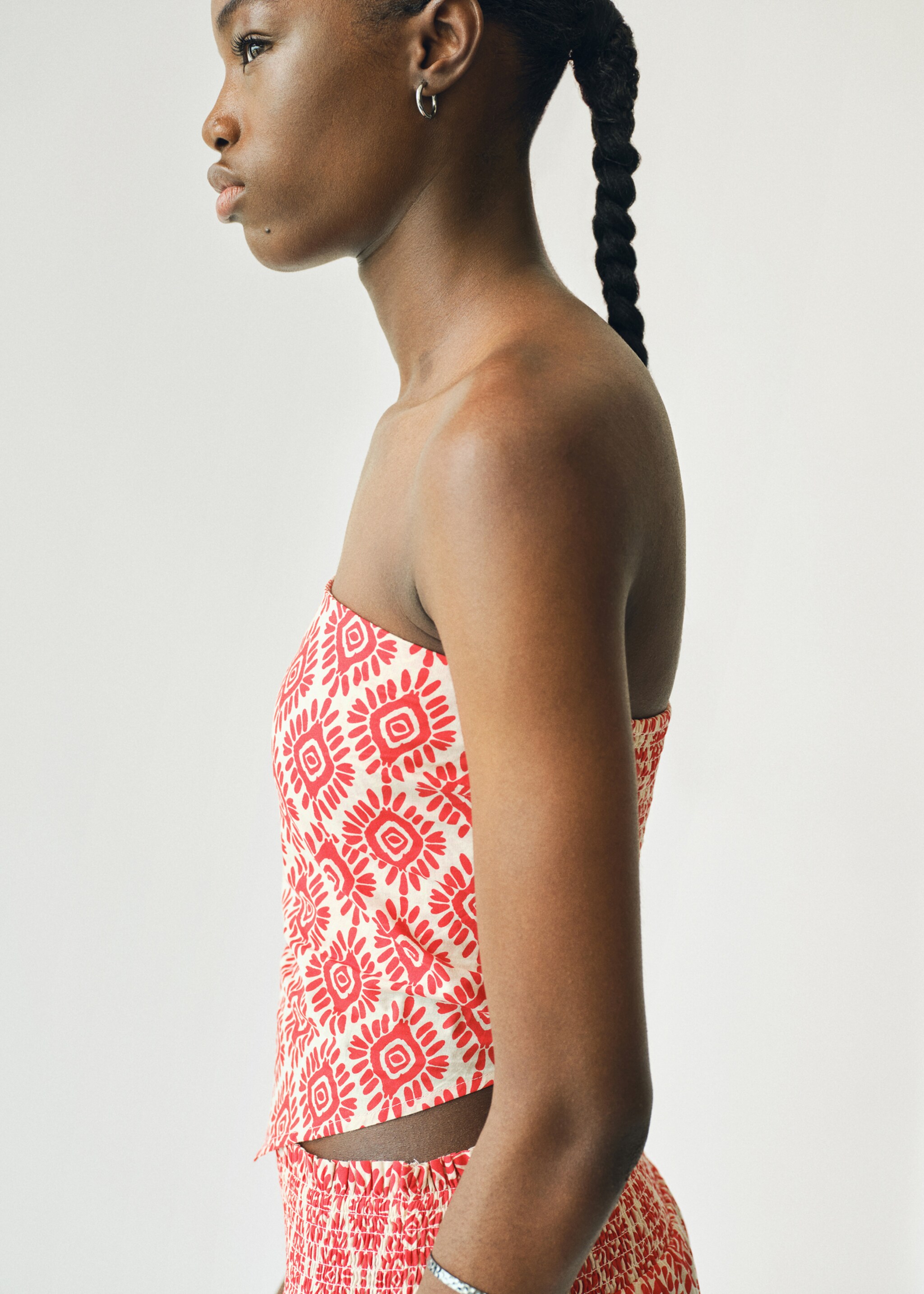 Top cropped estampado com gola em V - Pormenor do artigo 2
