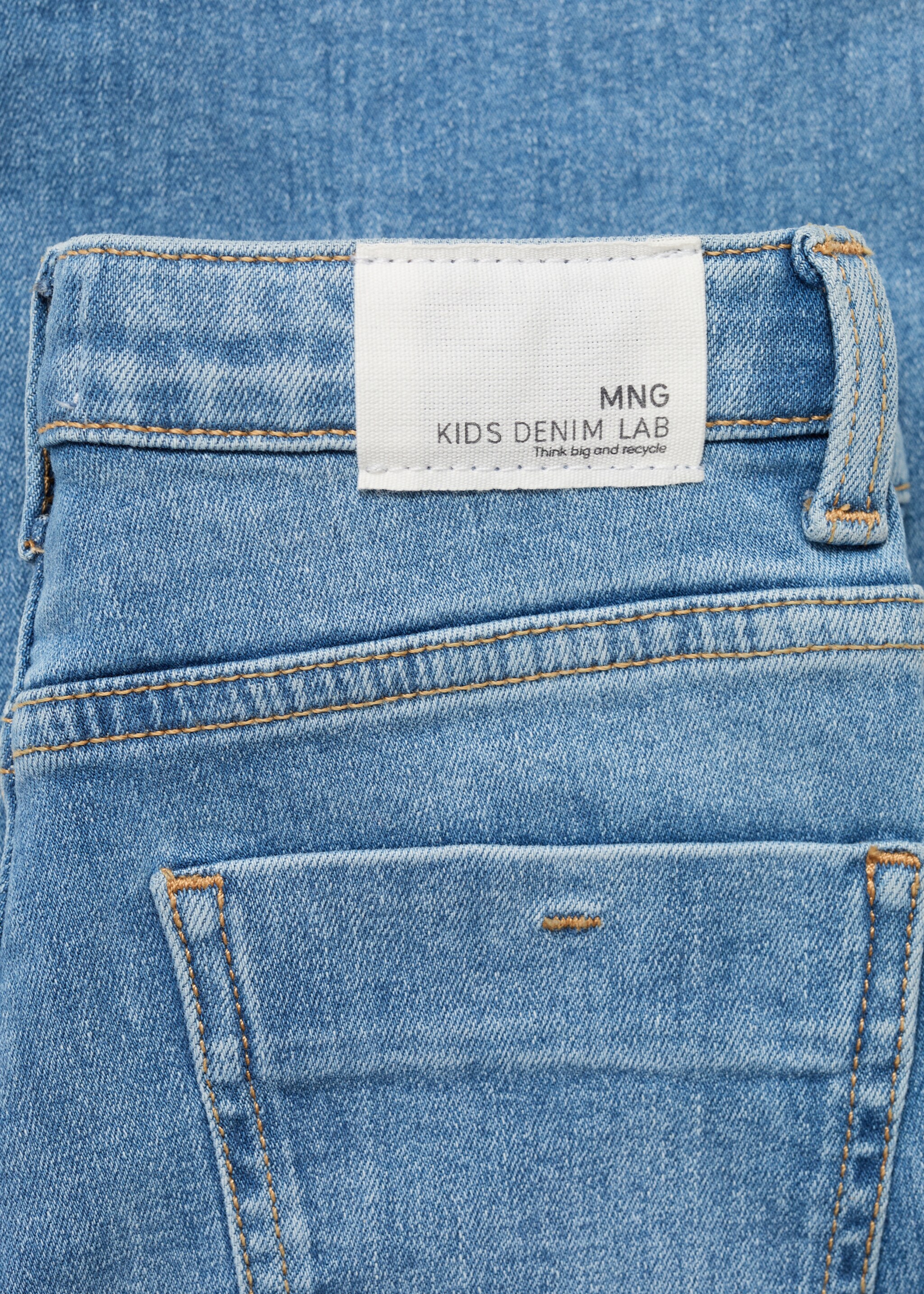 Flared jeans with pocket - Details of the article 0