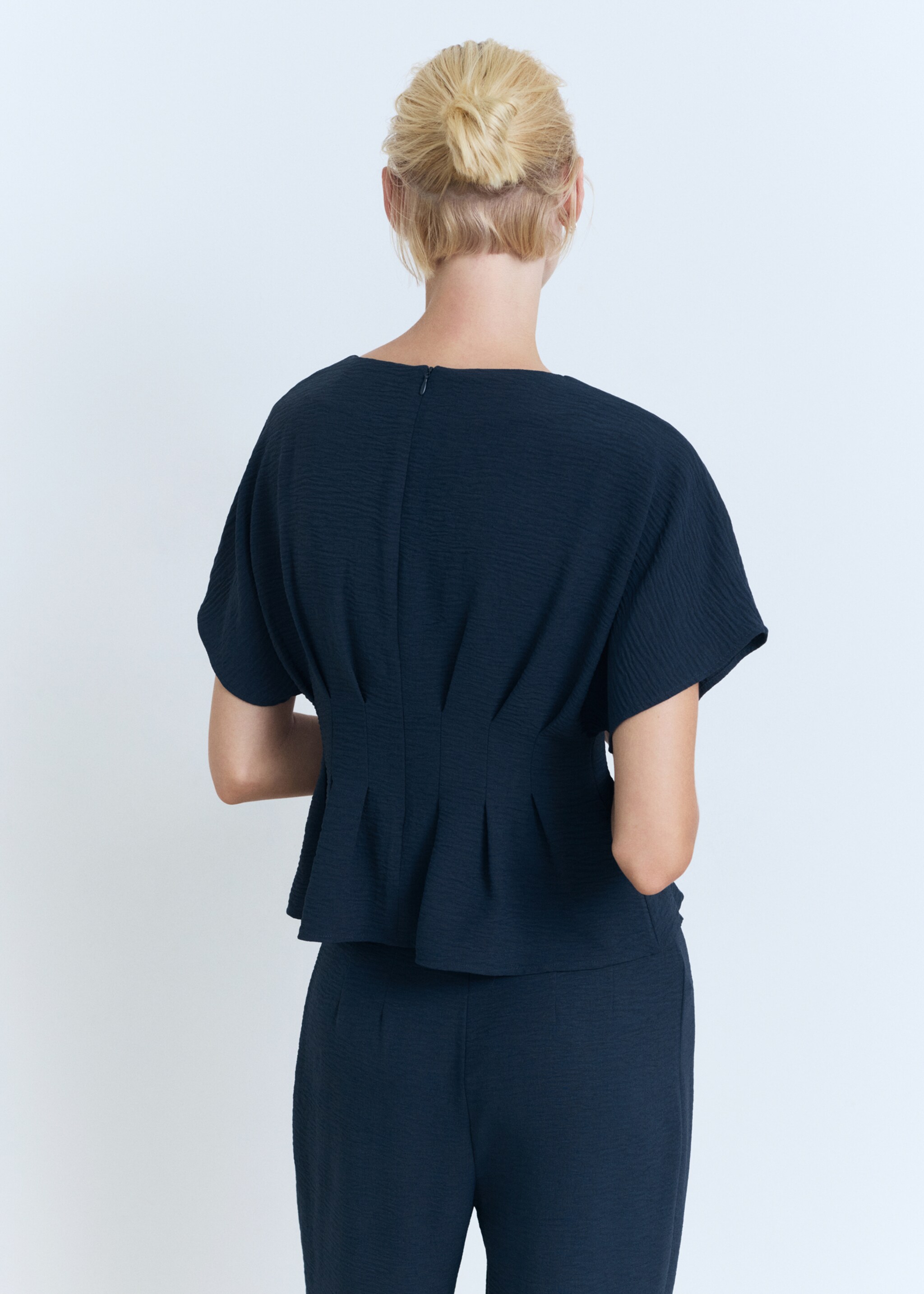 Short-sleeved peplum blouse - Reverse of the article