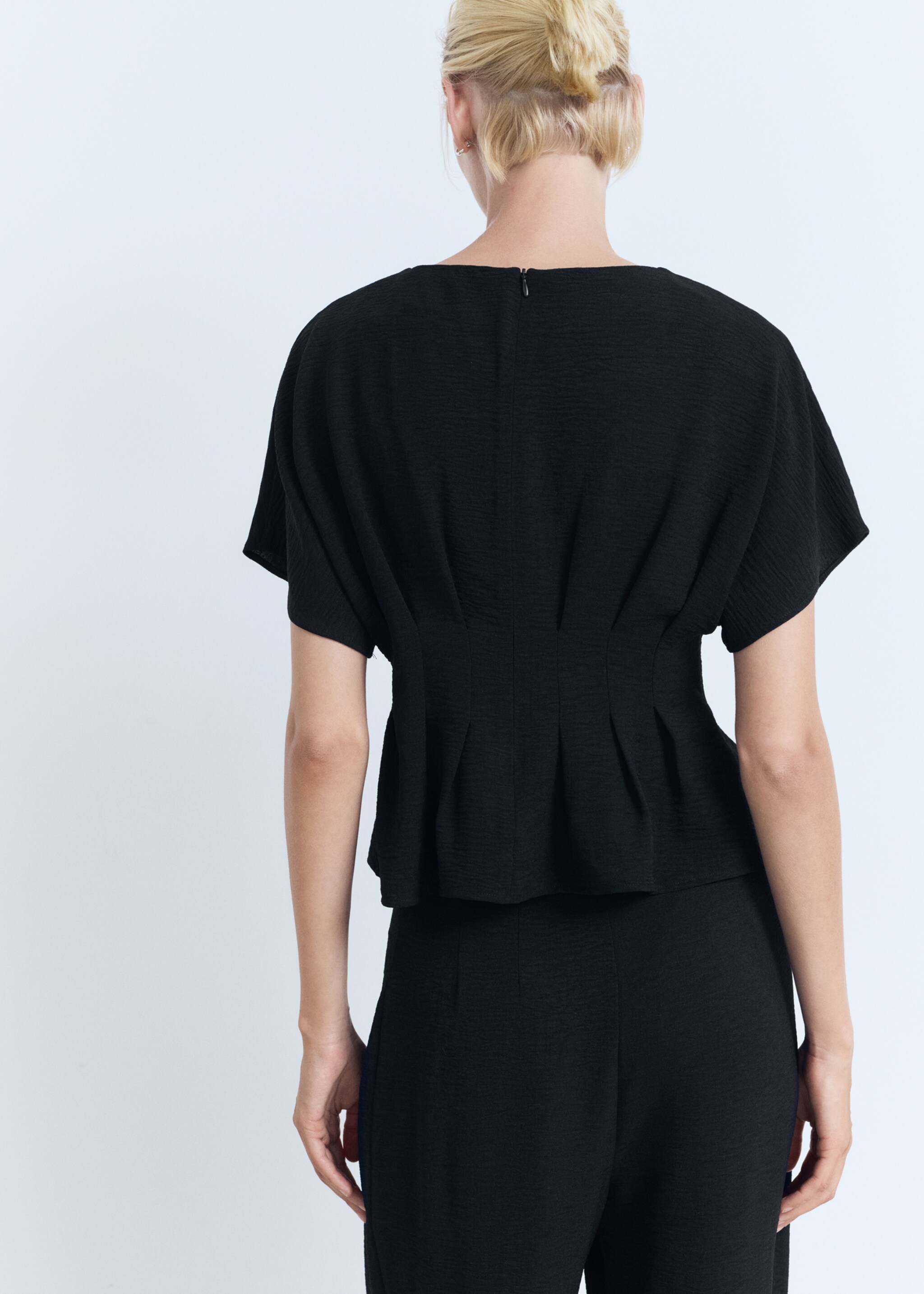Short-sleeved peplum blouse - Reverse of the article