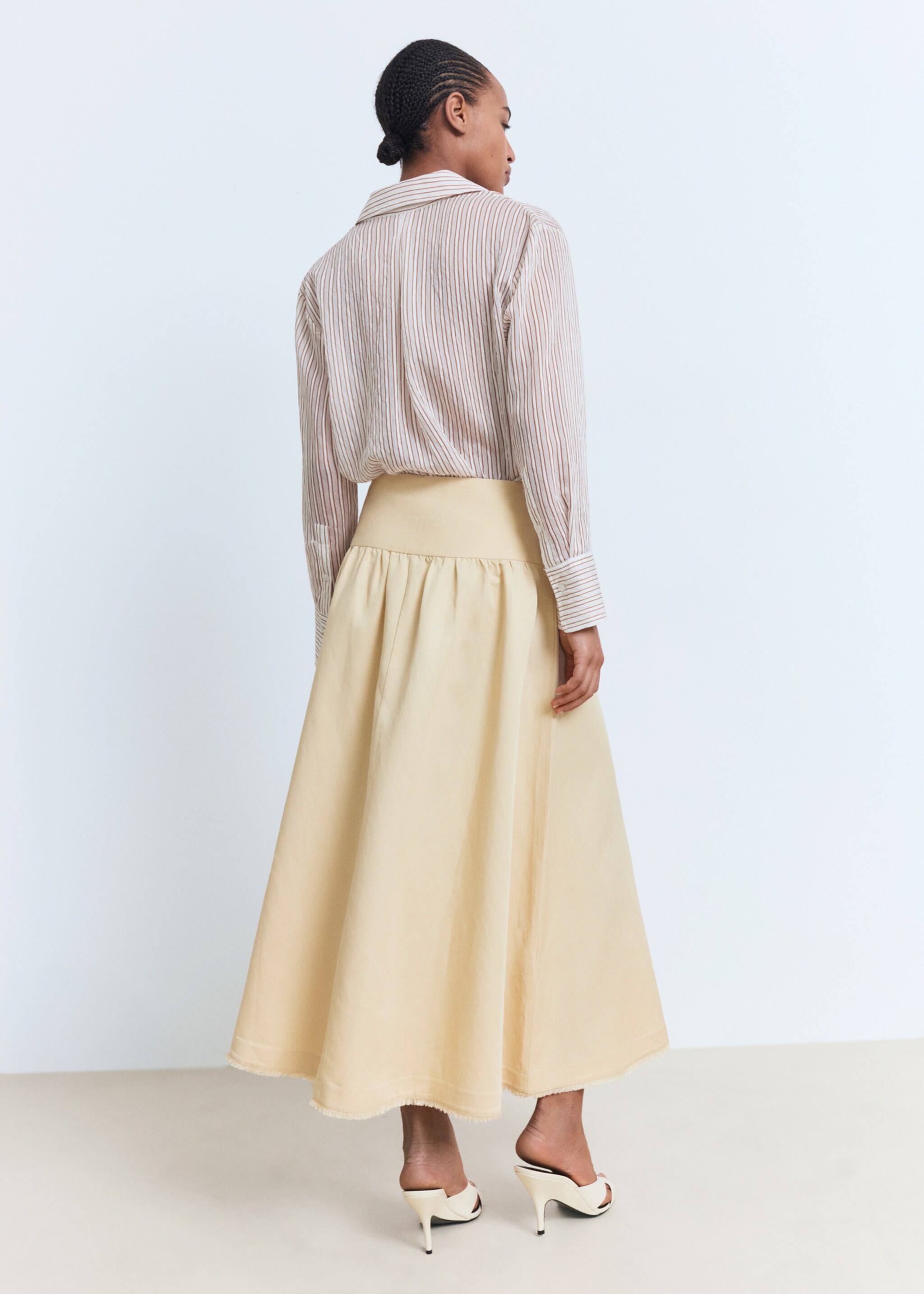 Midi skirt with frayed ends - Reverse of the article