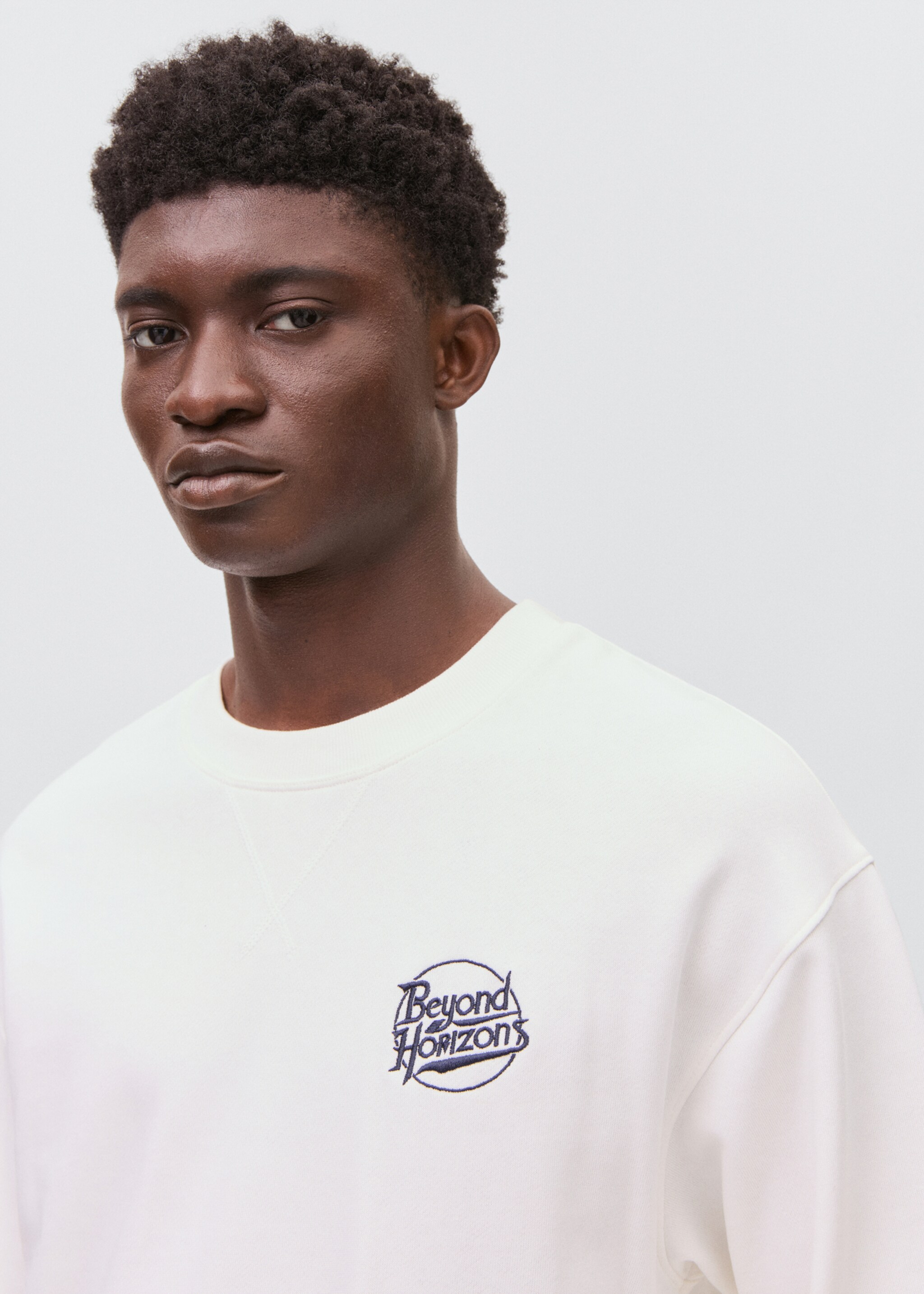 Gemustertes Sweatshirt mit Stickerei - Detail des Artikels 1