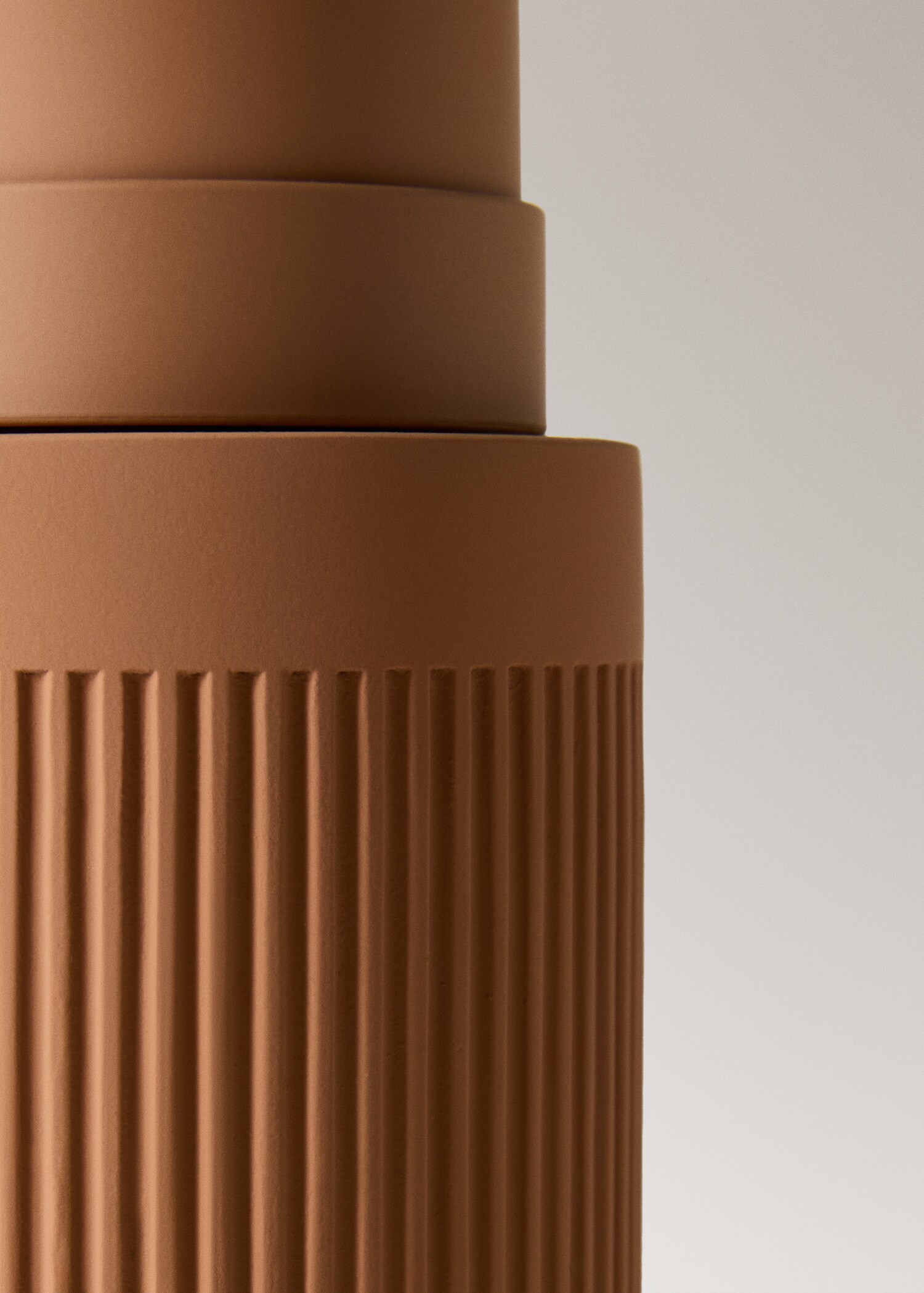 Resin soap dispenser - Details of the article 1