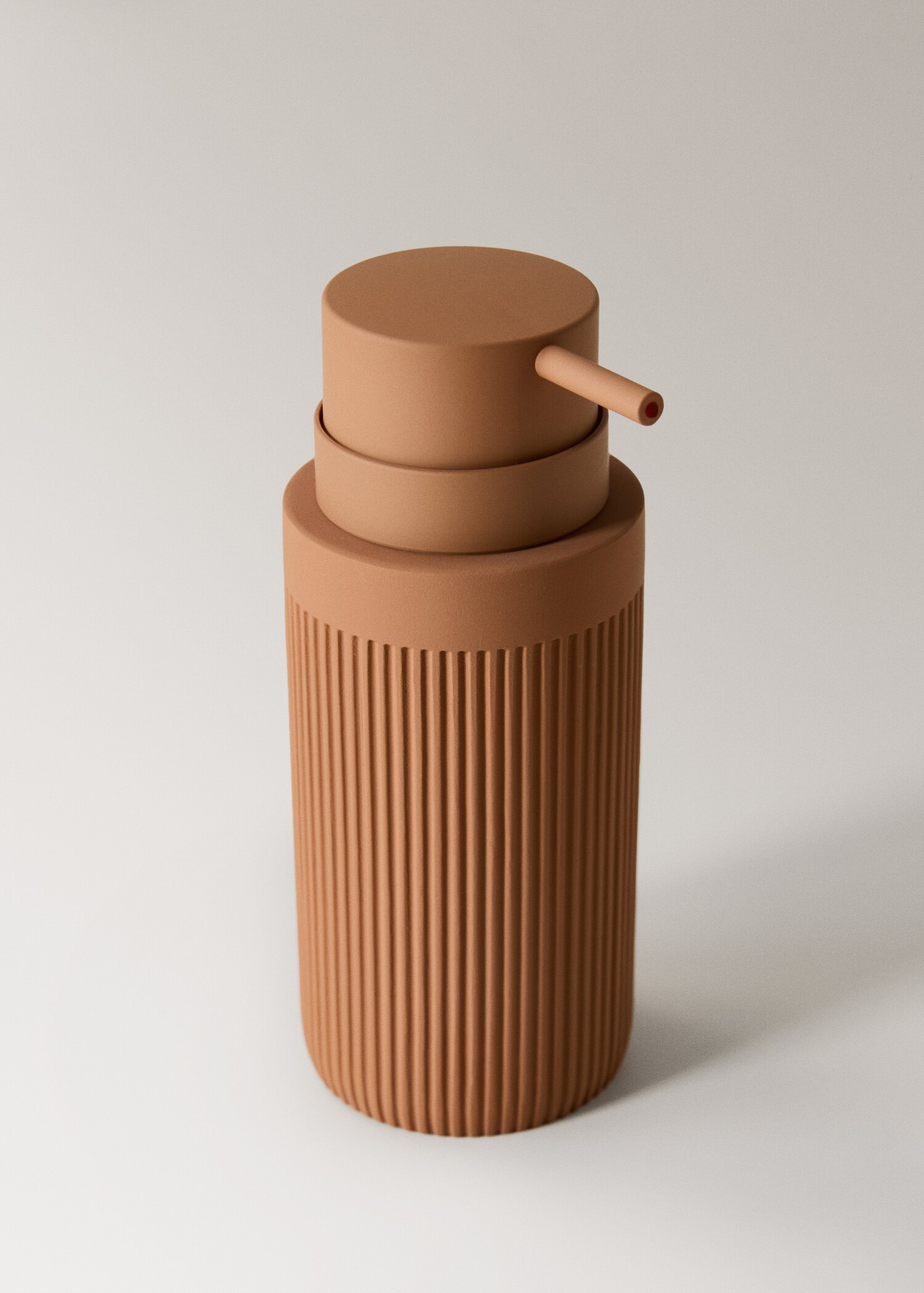 Resin soap dispenser - Details of the article 2