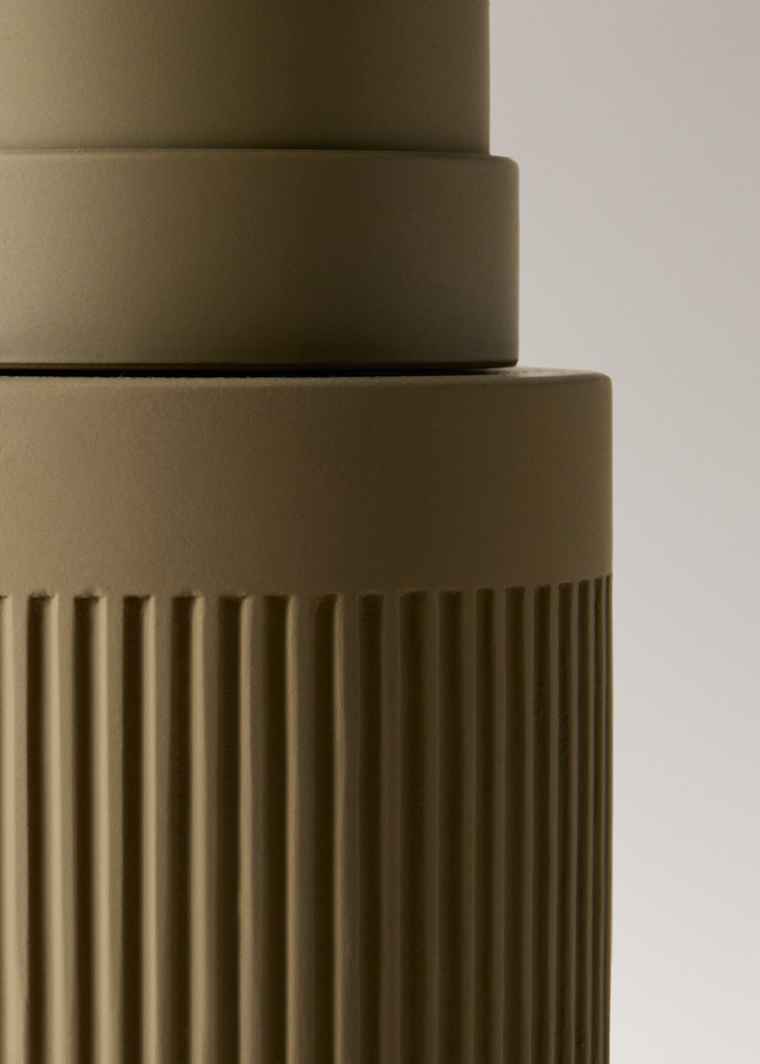 Resin soap dispenser - Details of the article 1