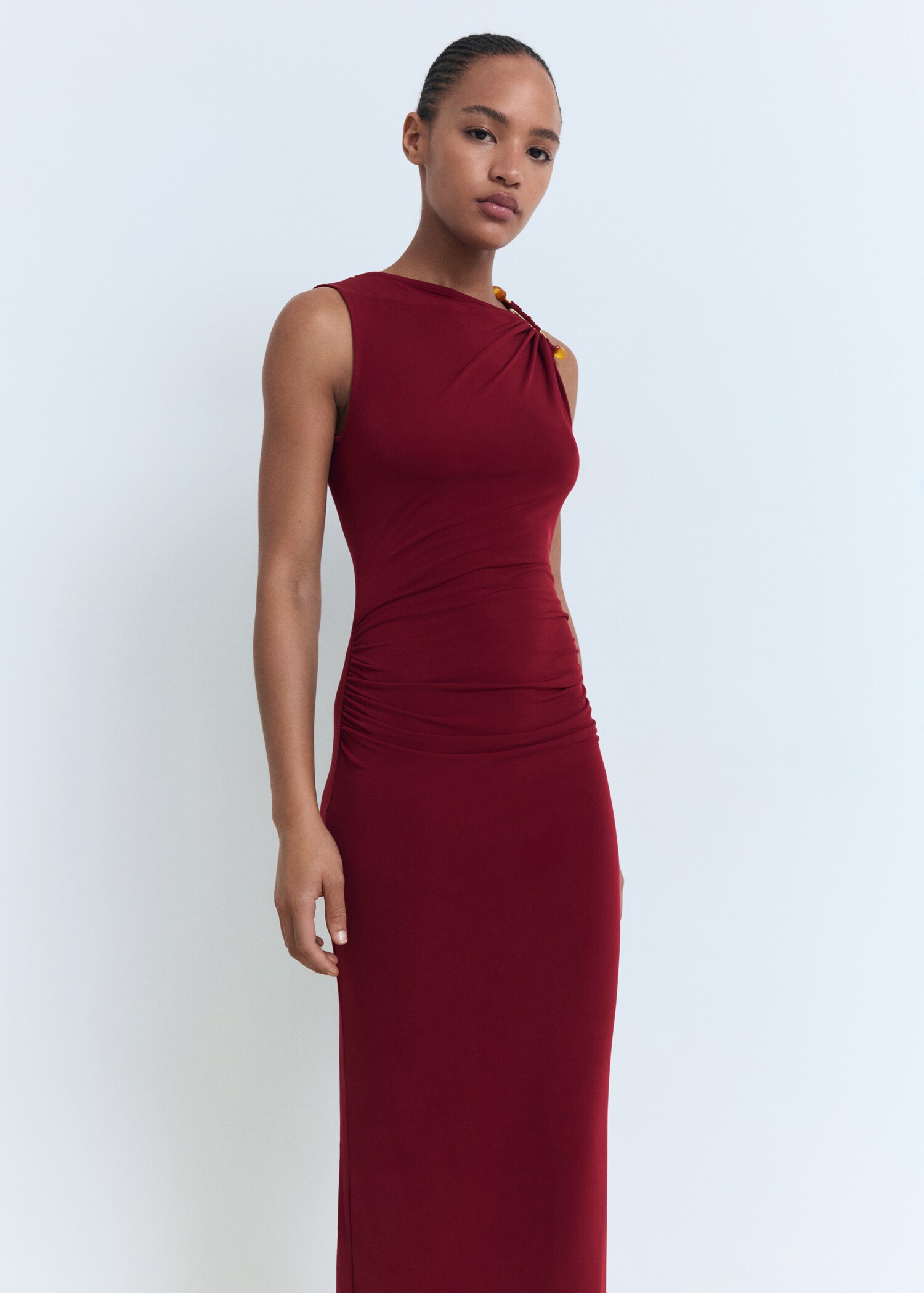 Robe midi avec détail bijou - Plan moyen