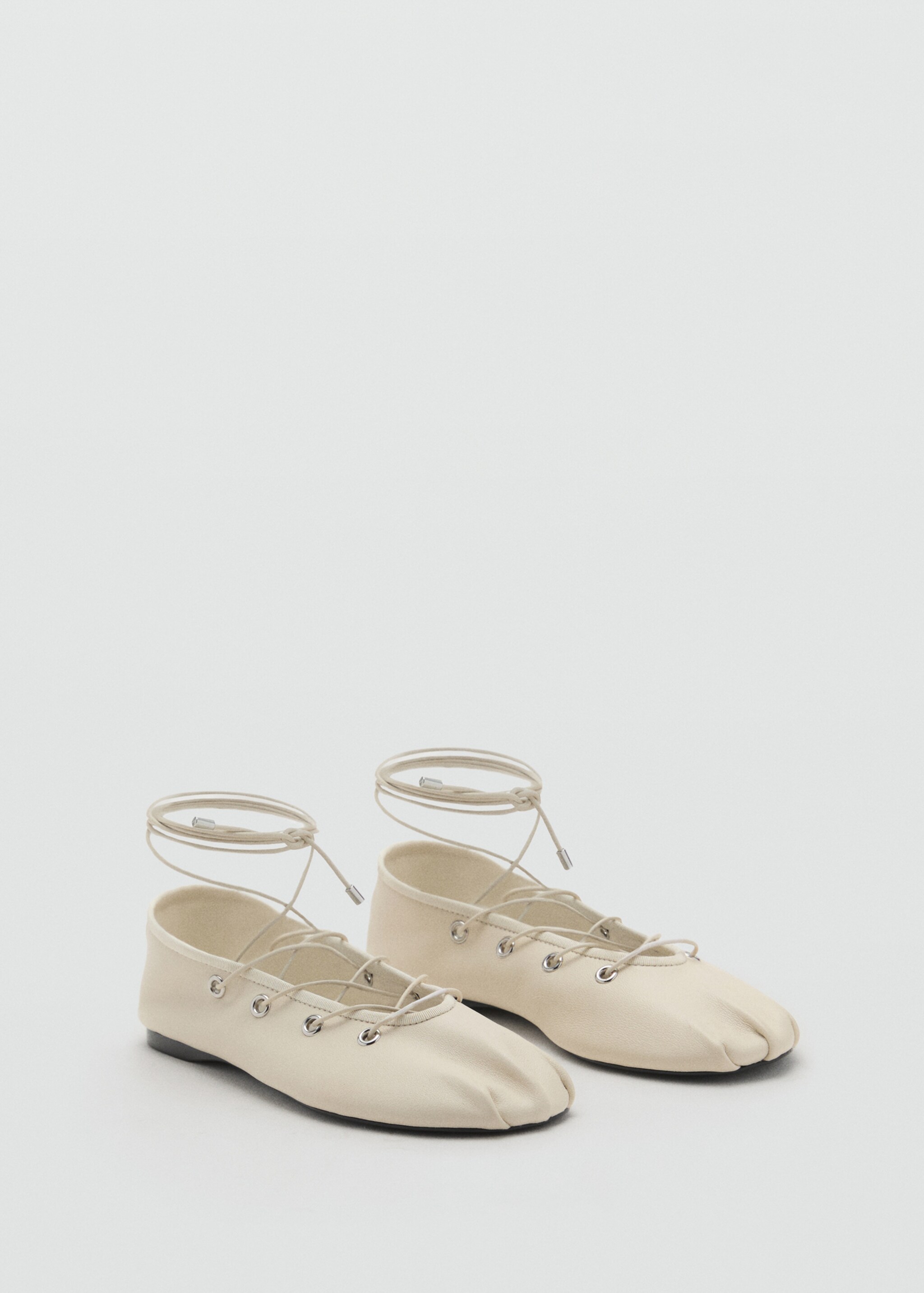 Leather ballet flats with crossed straps - Medium plane