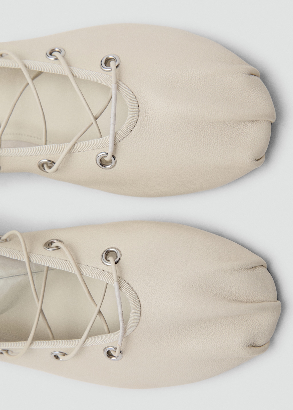 Leather ballet flats with crossed straps