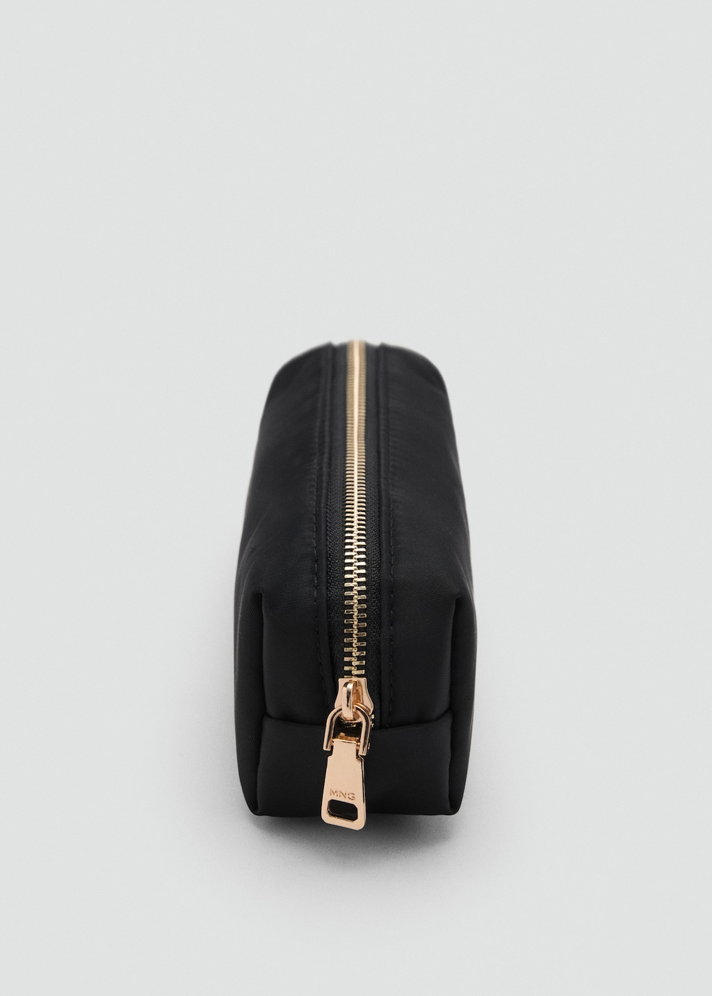 Nylon case with zip