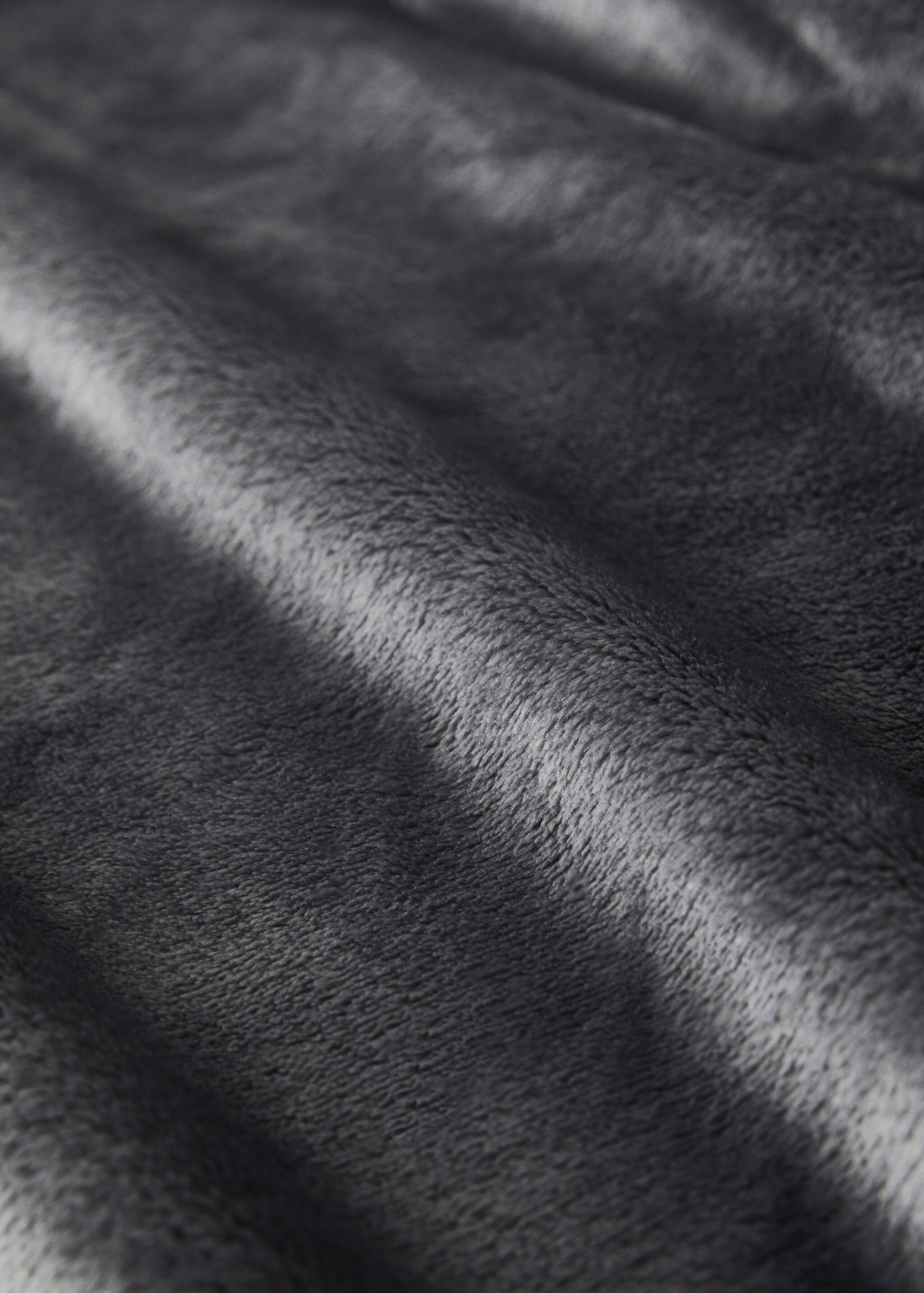 Large soft fleece blanket - Details of the article 2, Grey. Ref: 17053308-00.