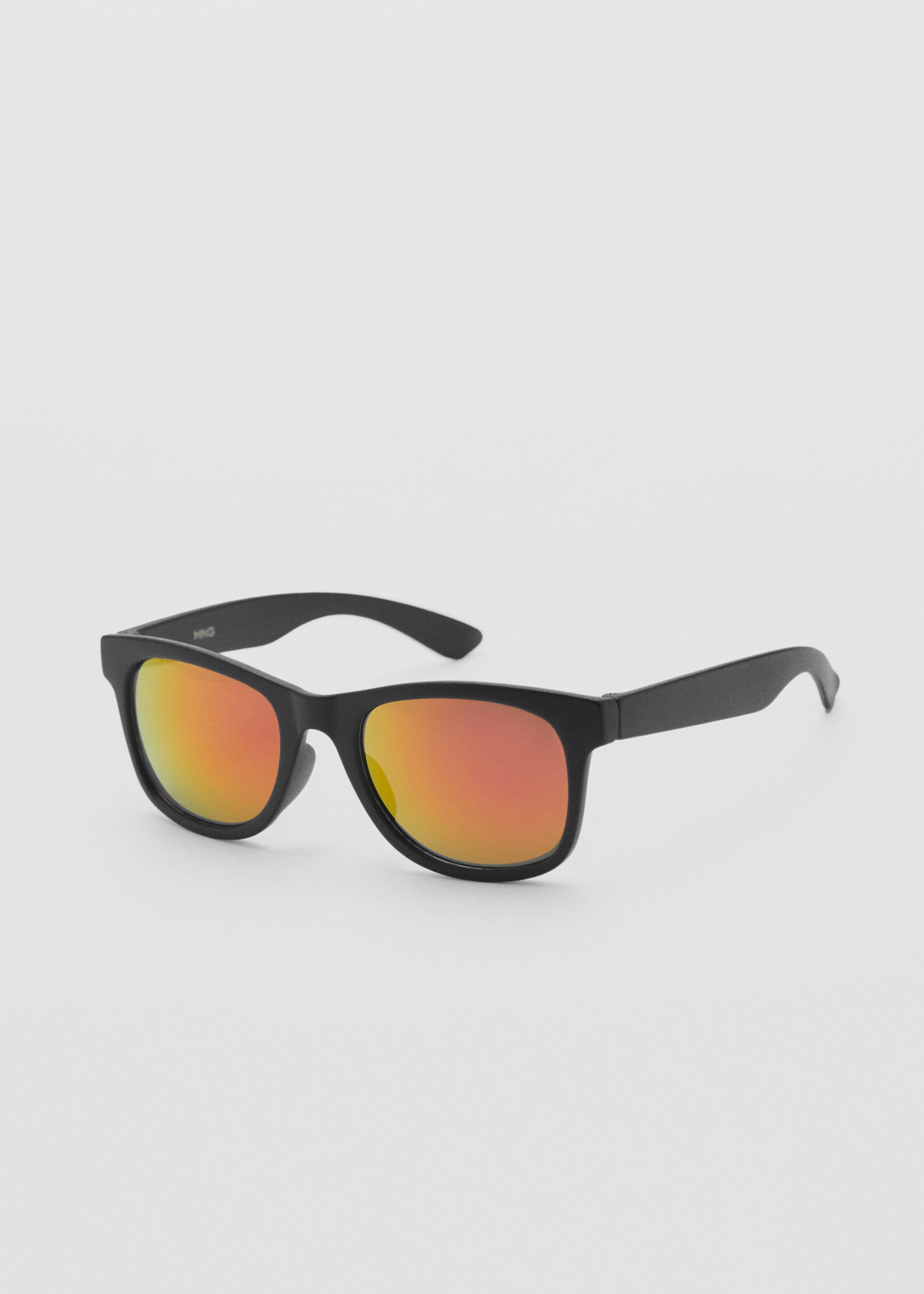 Gafas de sol cuadradas - Plano medio