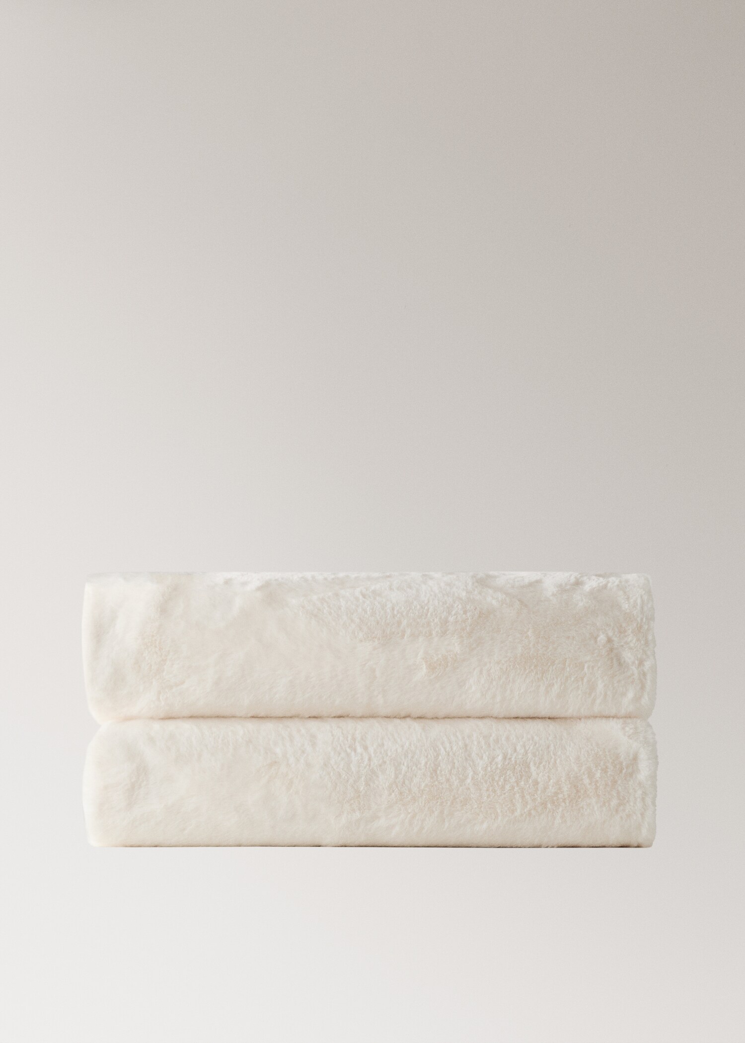 Medium double-faced fur-effect blanket - Article without model
