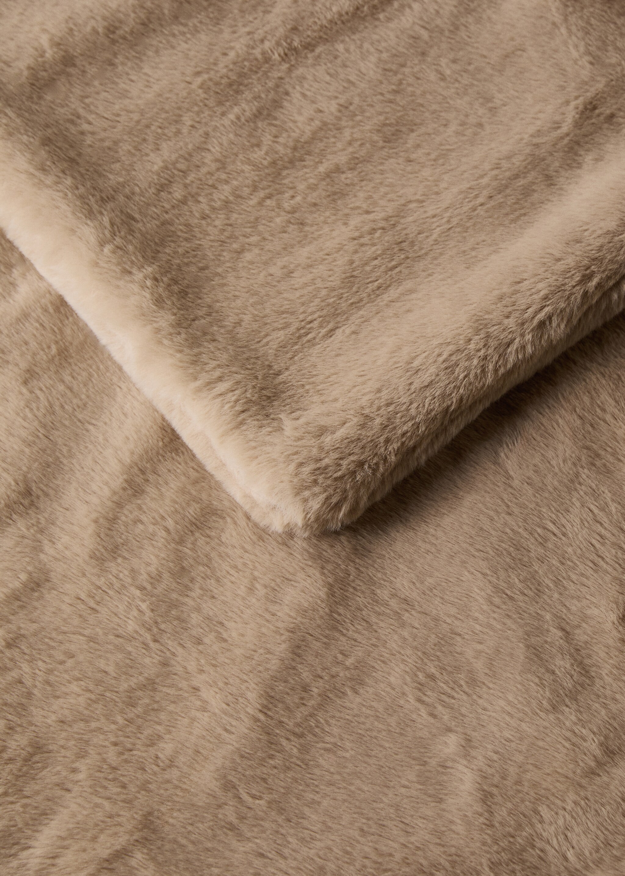 Medium double-faced fur-effect blanket - Details of the article 1, Chocolate. Ref: 17053312-00.