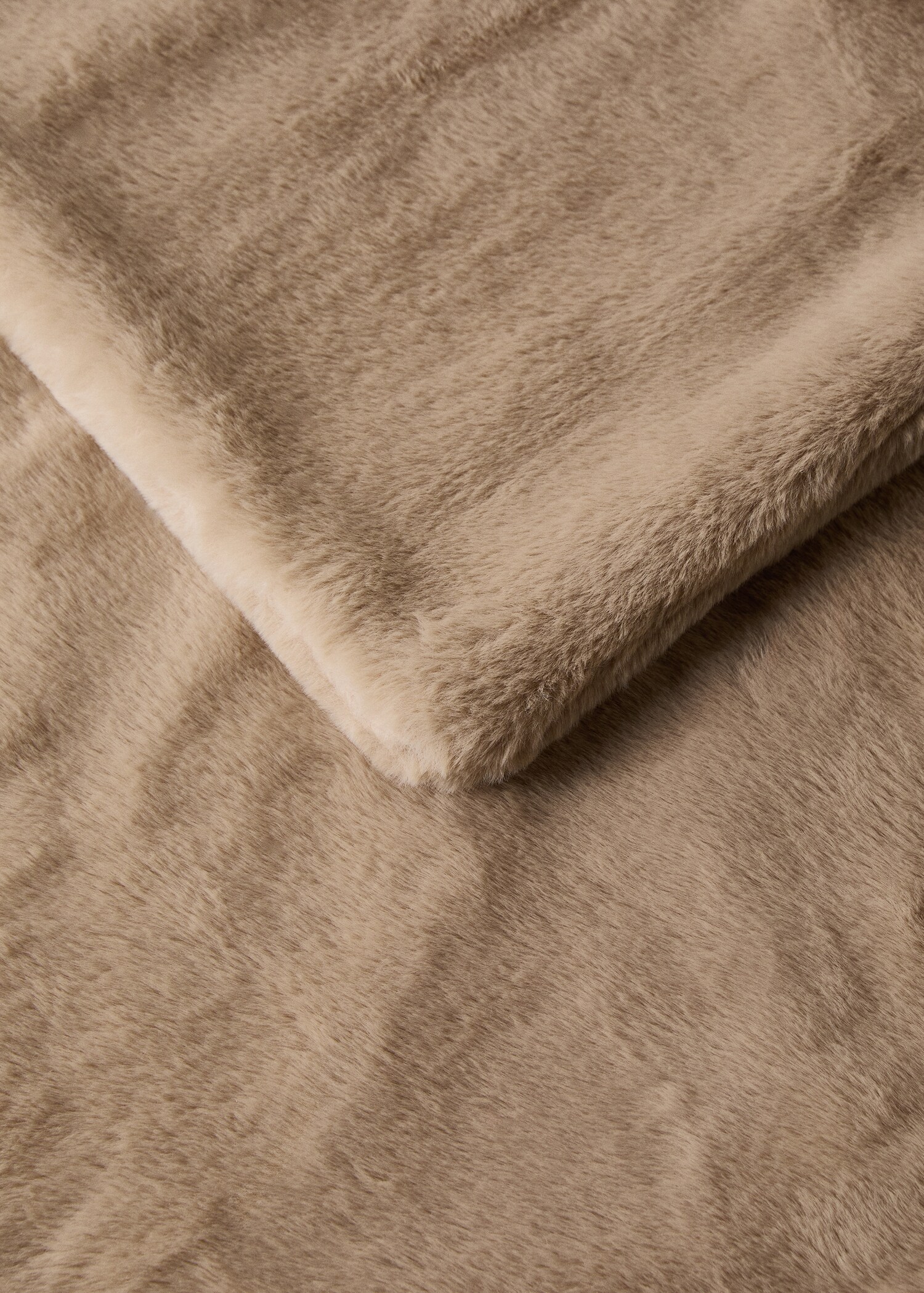 Medium double-faced fur-effect blanket - Details of the article 1