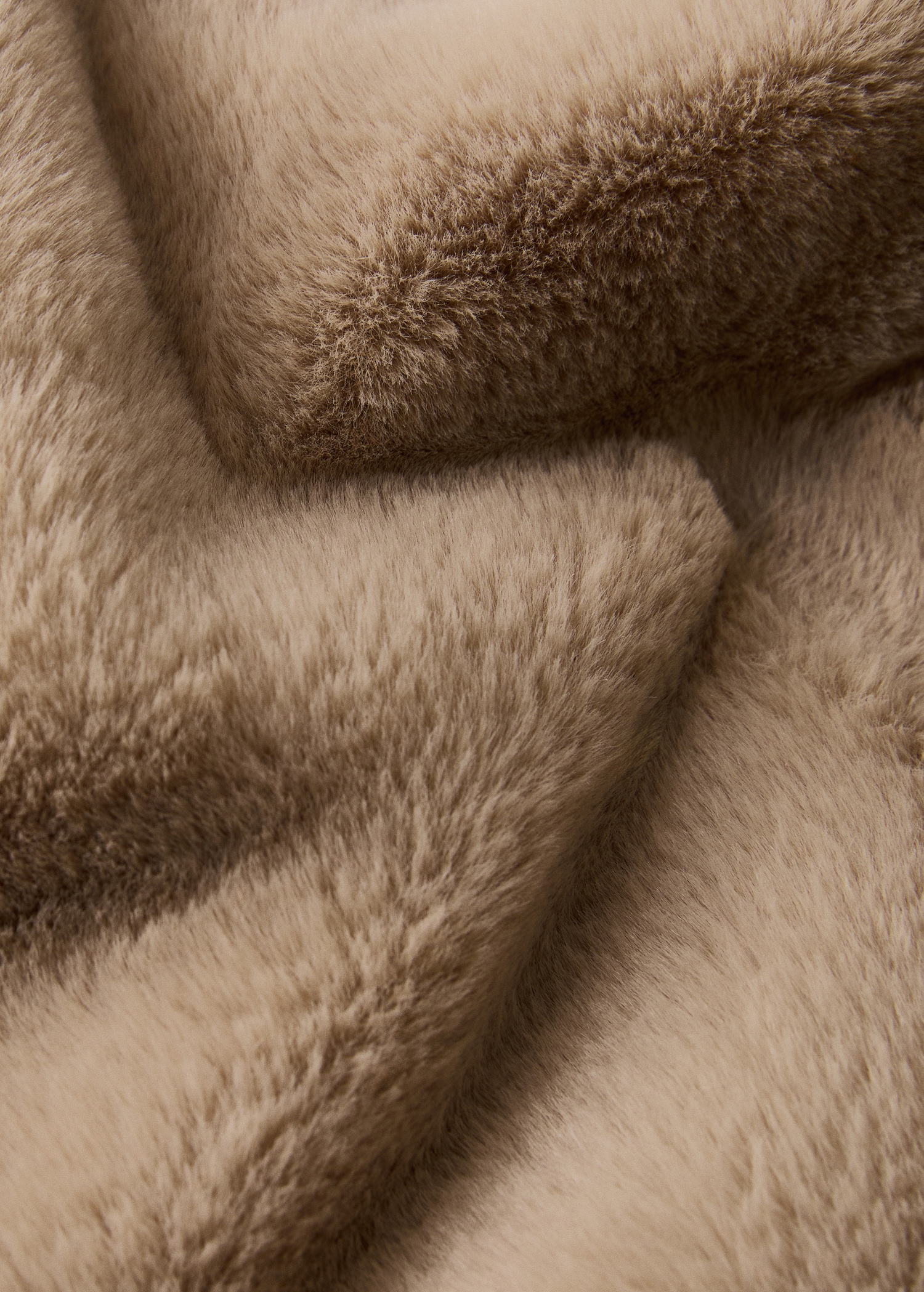 Medium double-faced fur-effect blanket - Details of the article 2