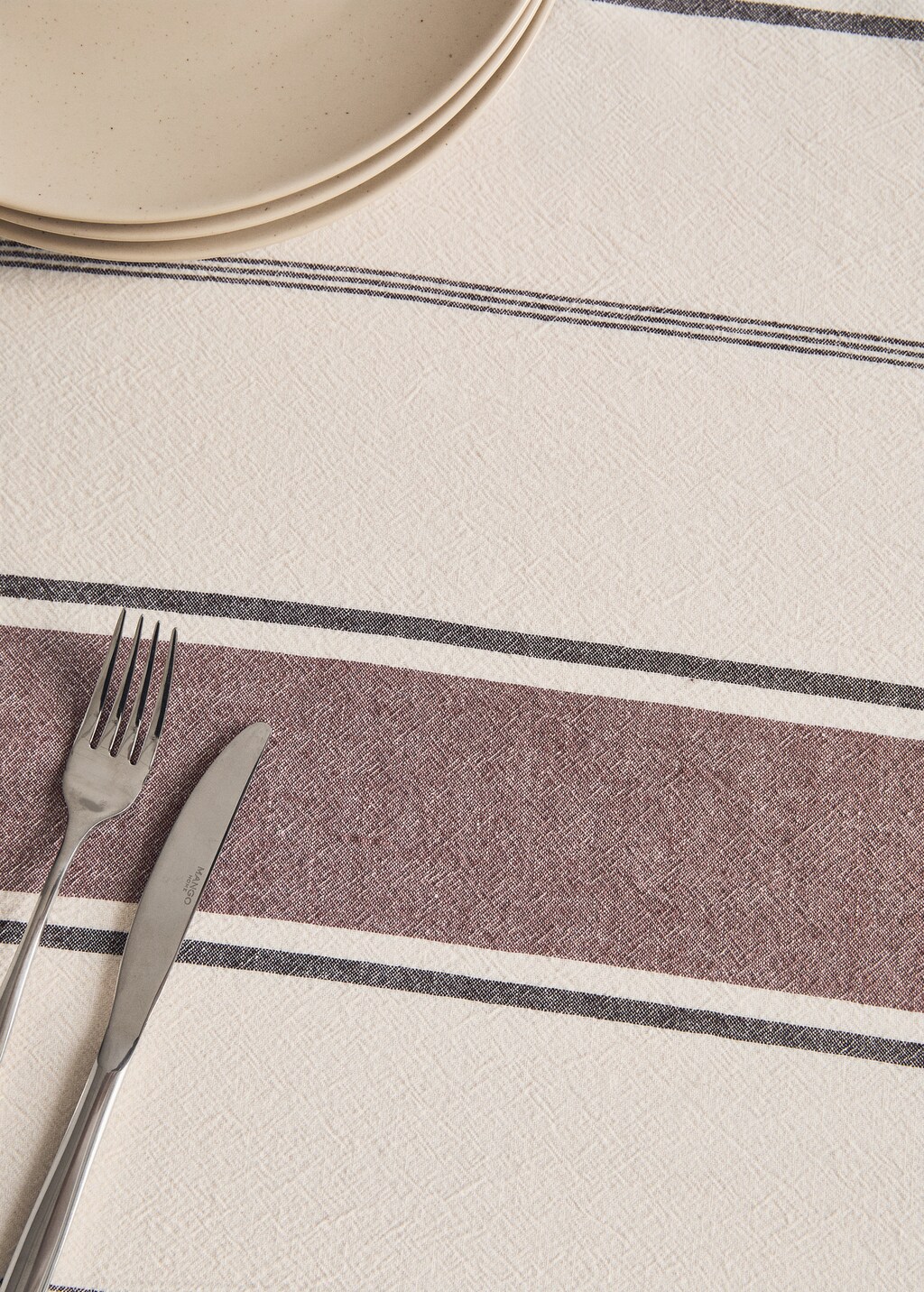 Cotton striped tablecloth for 8 to 10 diners
