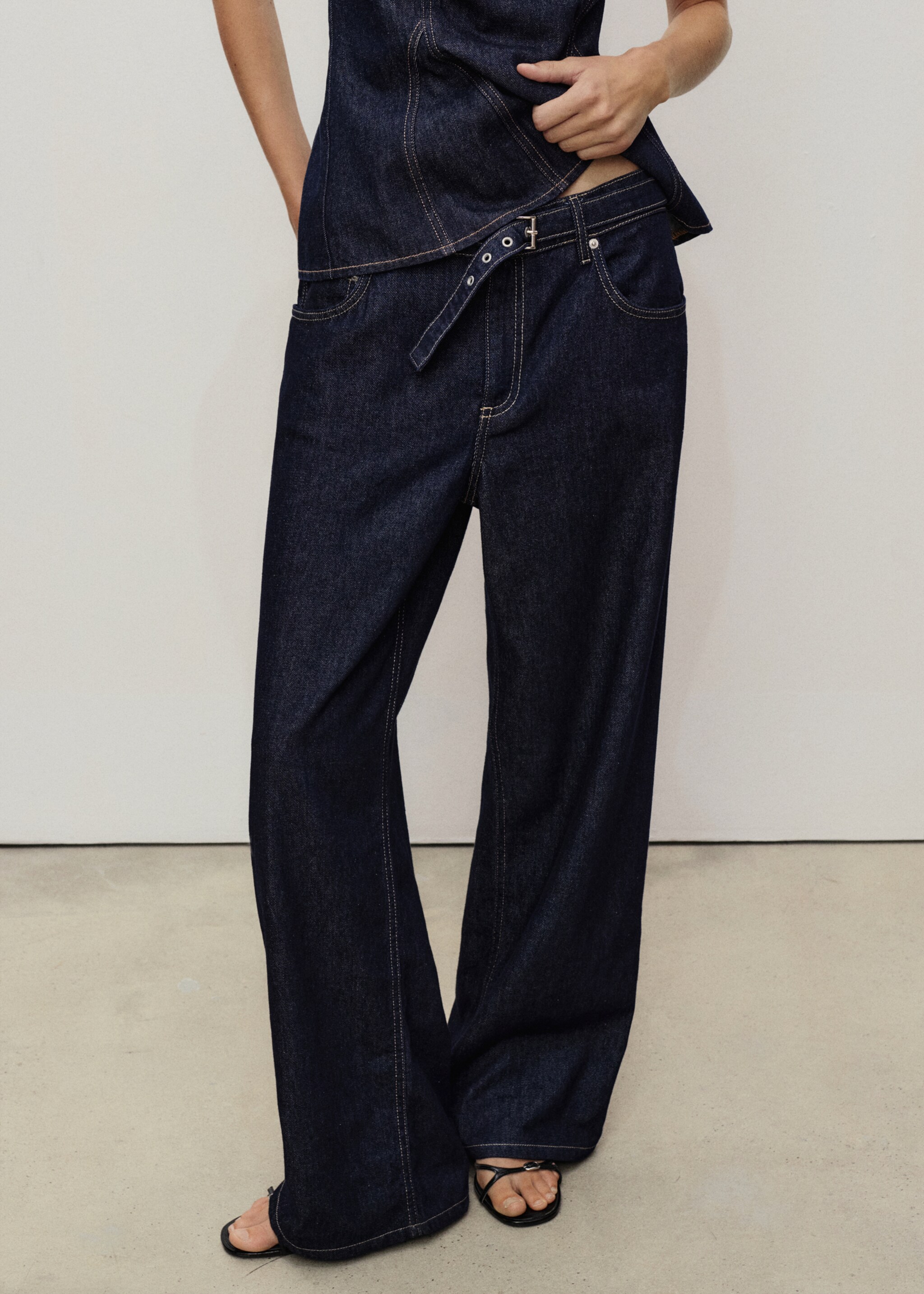 Straight-fit belt jeans - Medium plane