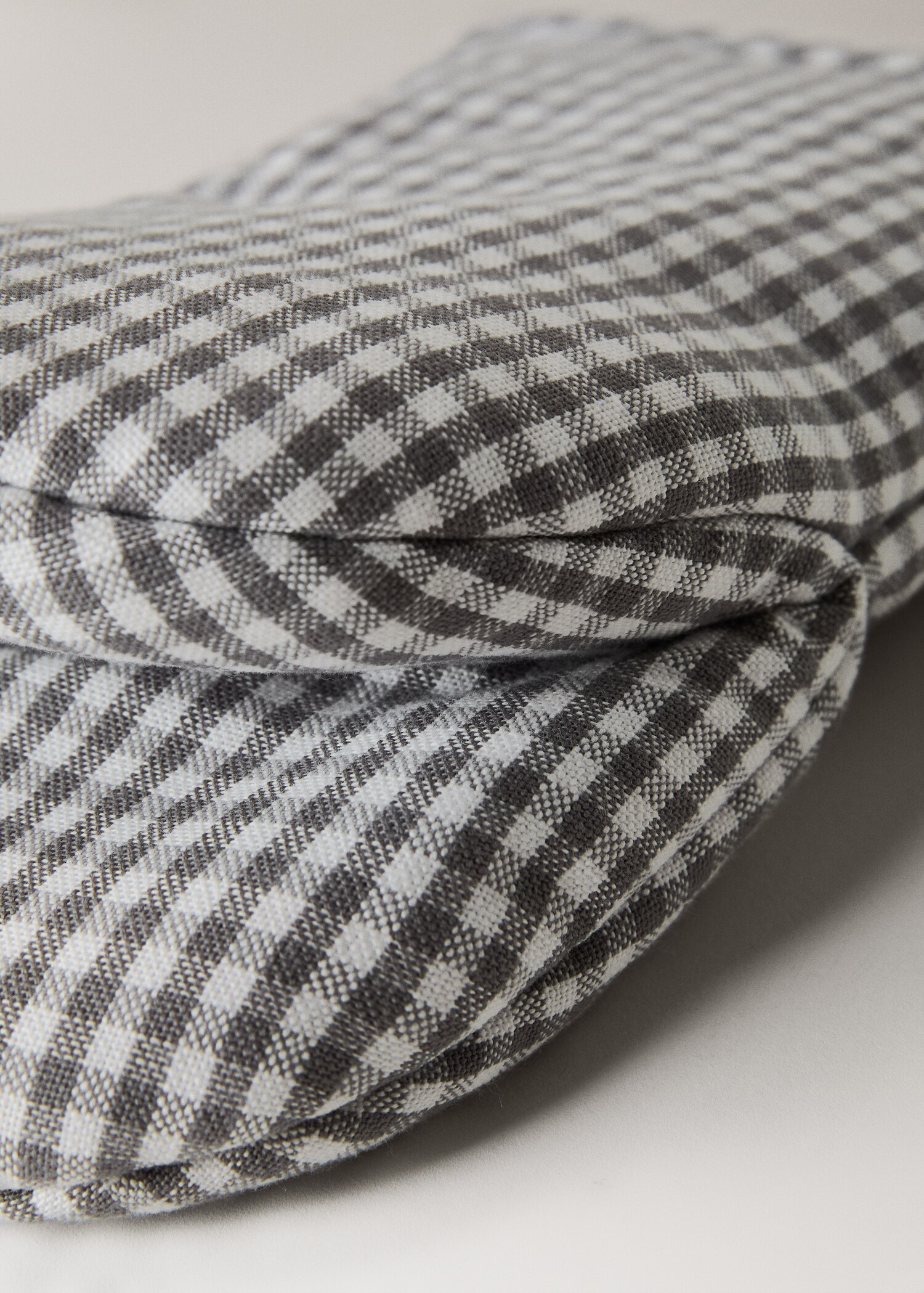 Check and striped oven mitt - Details of the article 2
