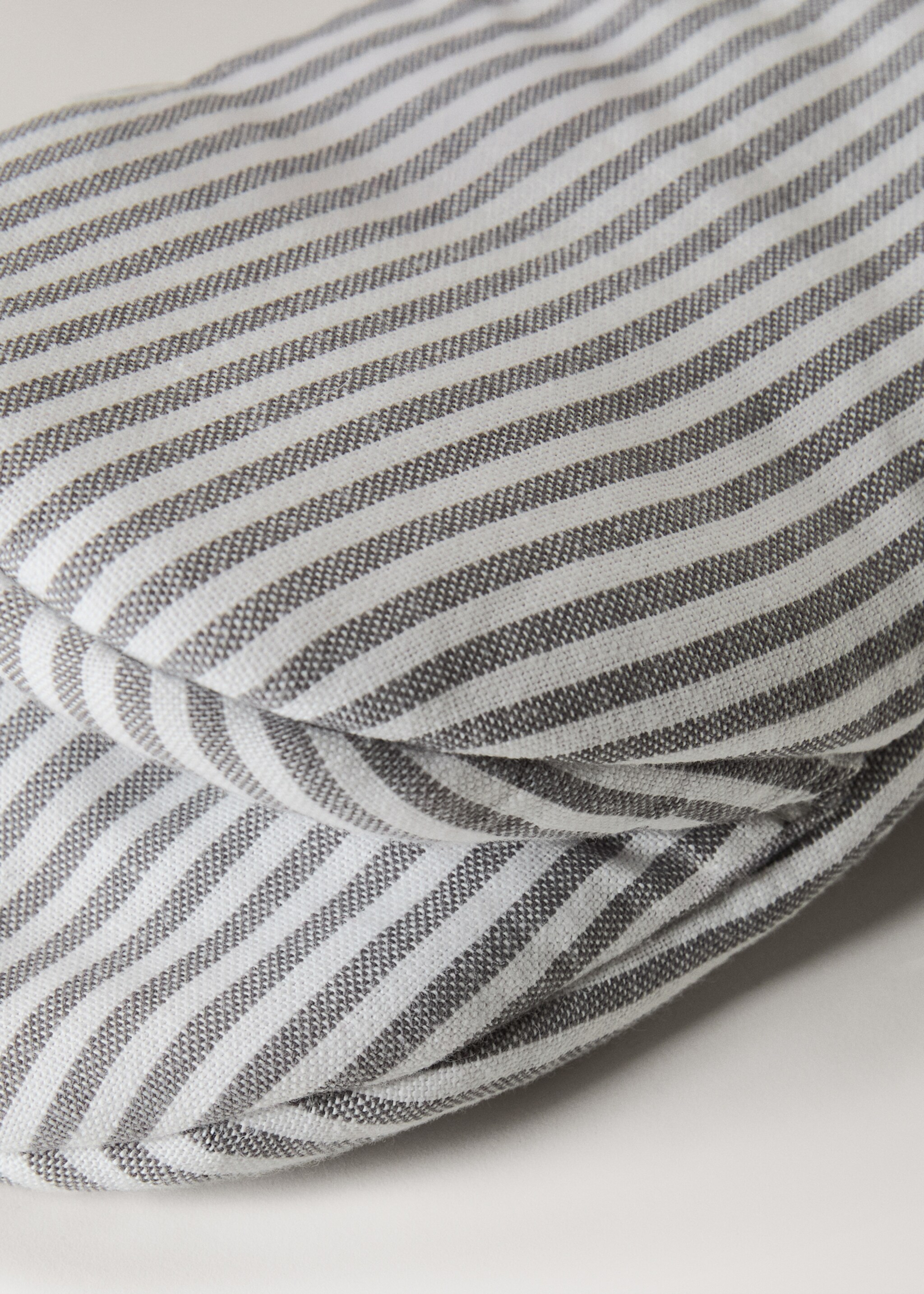 Check and striped oven mitt - Details of the article 3, Medium Grey. Ref: 17053328-00.