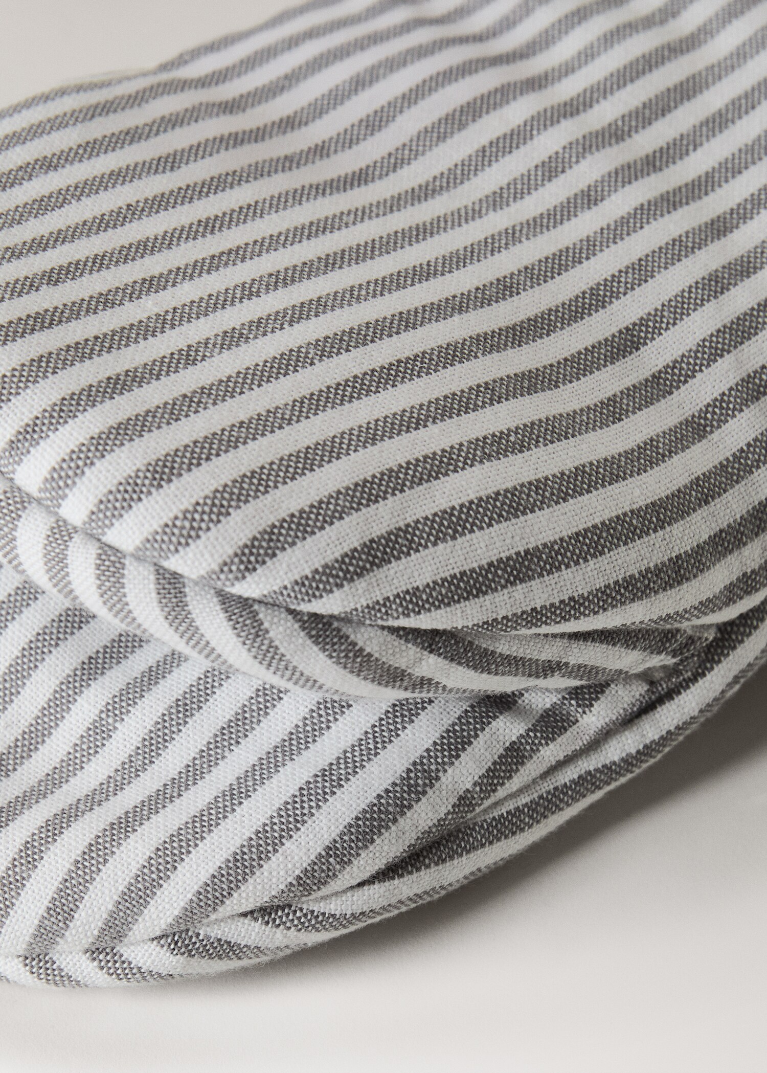 Check and striped oven mitt - Details of the article 3