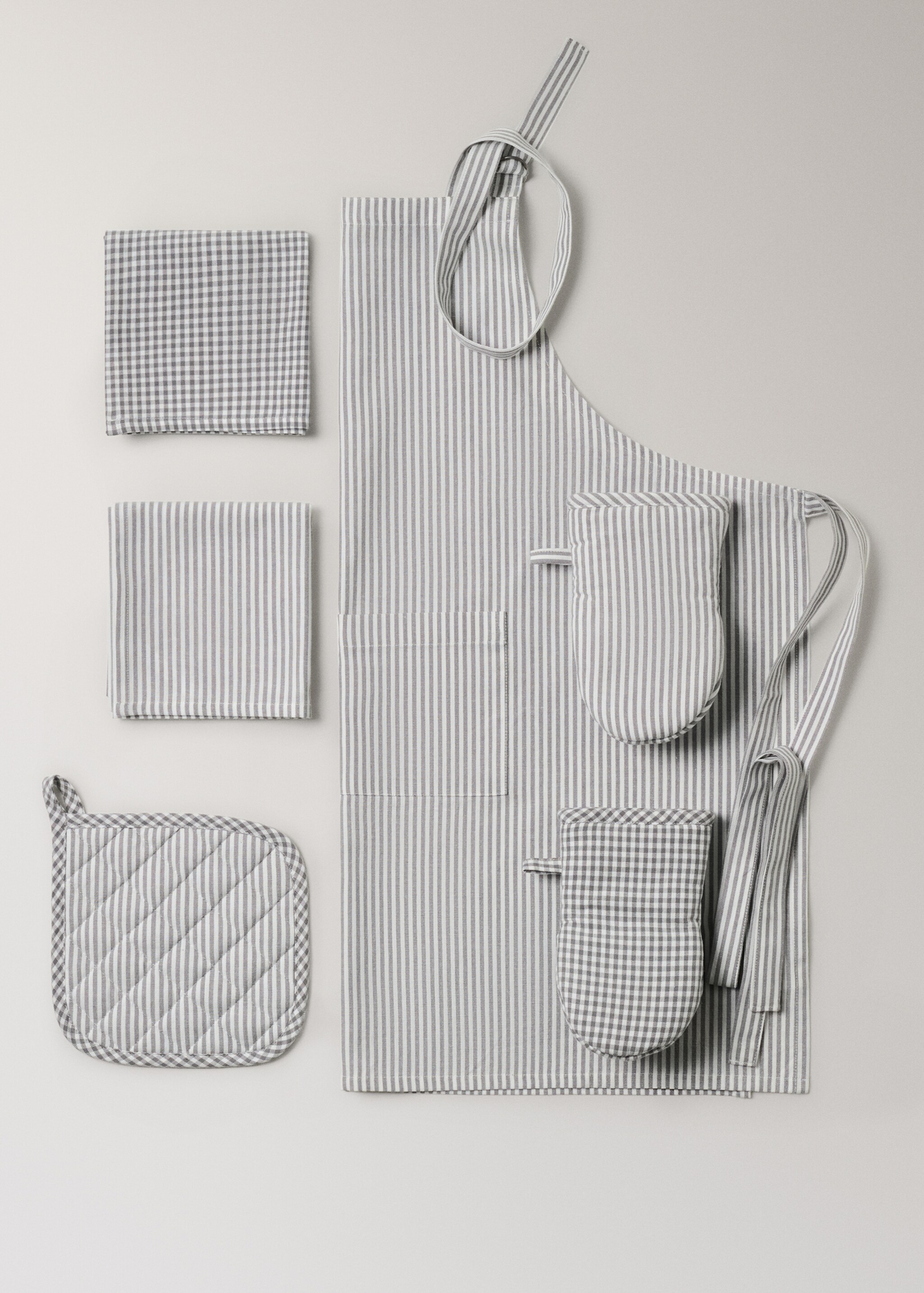 Check and striped oven mitt - Details of the article 4, Medium Grey. Ref: 17053328-00.