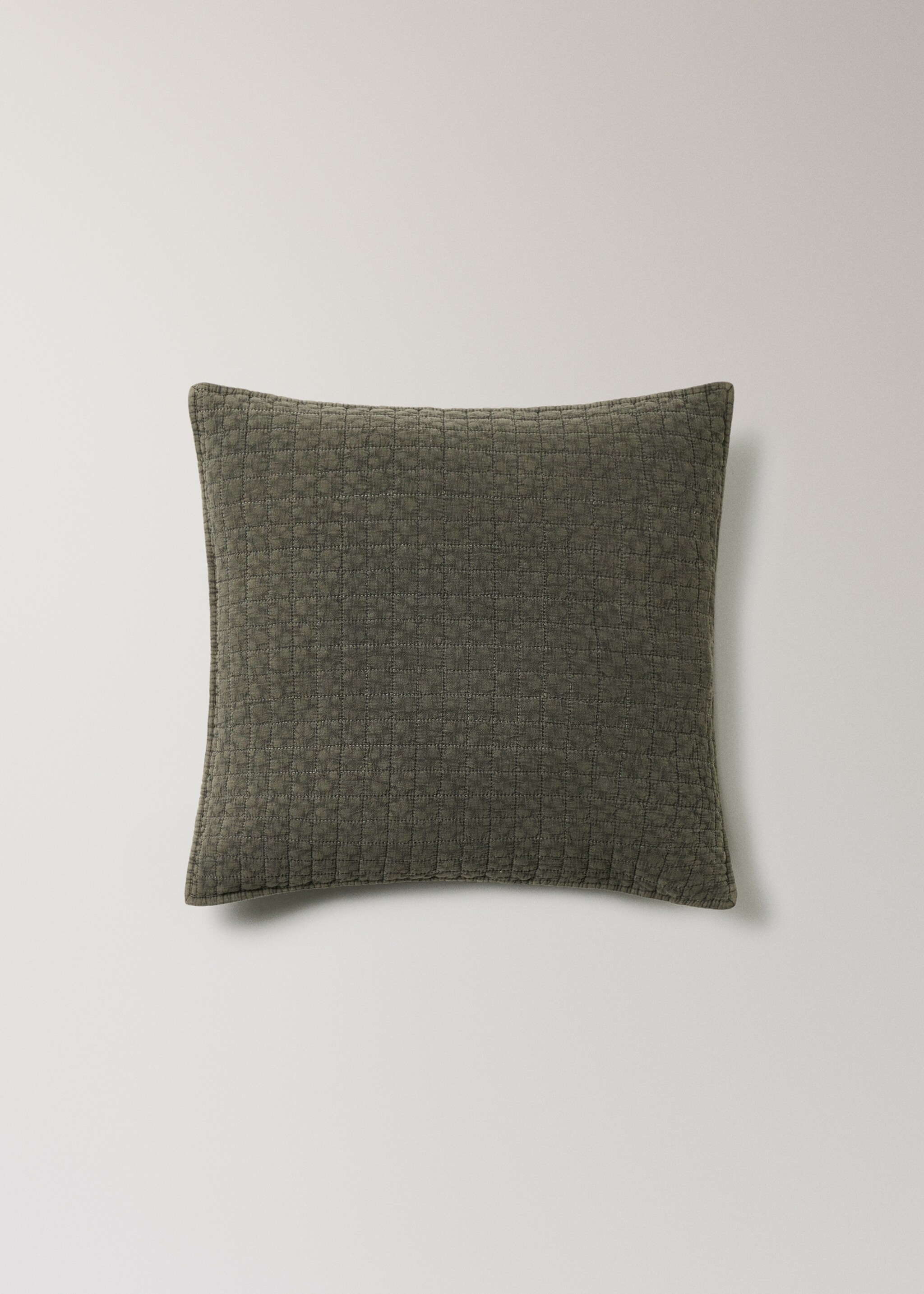Garment-dyed cotton bed cushion cover 50x50 cm - Article without model, Olive Green. Ref: 17053808-00.