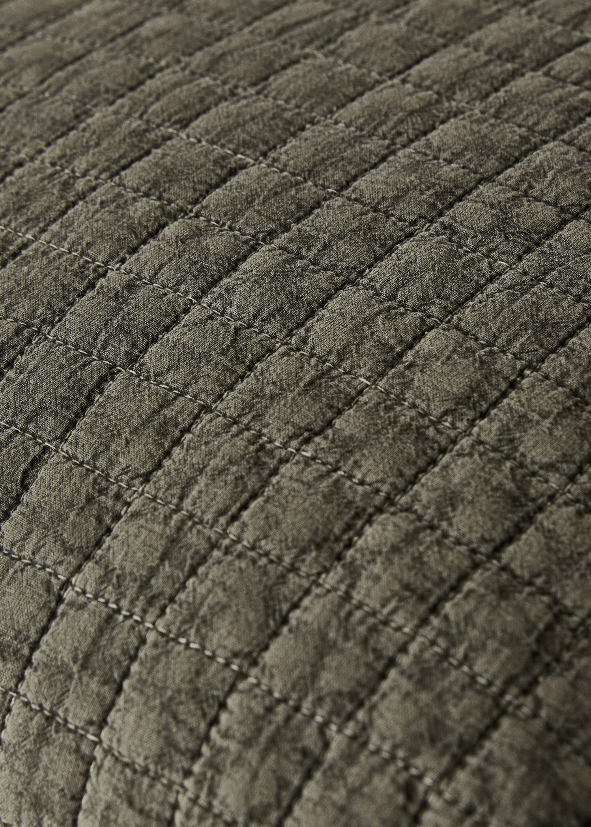 Garment-dyed cotton bed cushion cover 50x50 cm - Details of the article 3, Olive Green. Ref: 17053808-00.