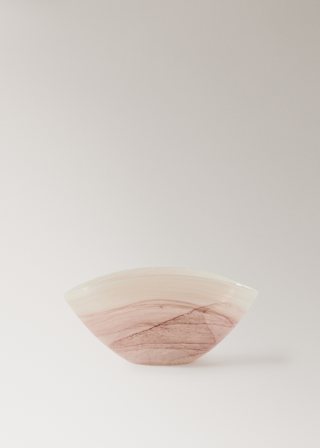 Alabaster-effect decorative glass bowl