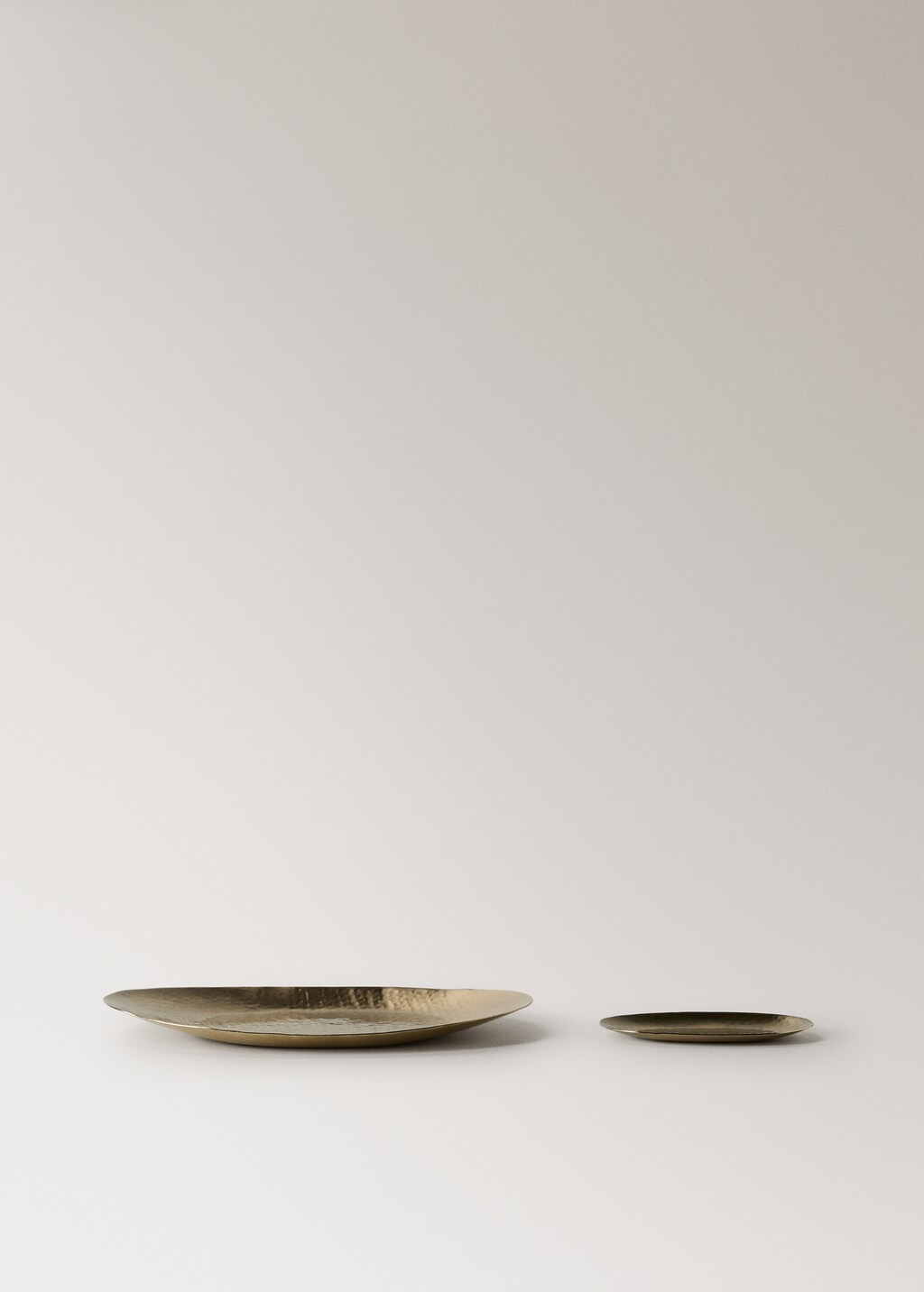 Medium golden decorative tray